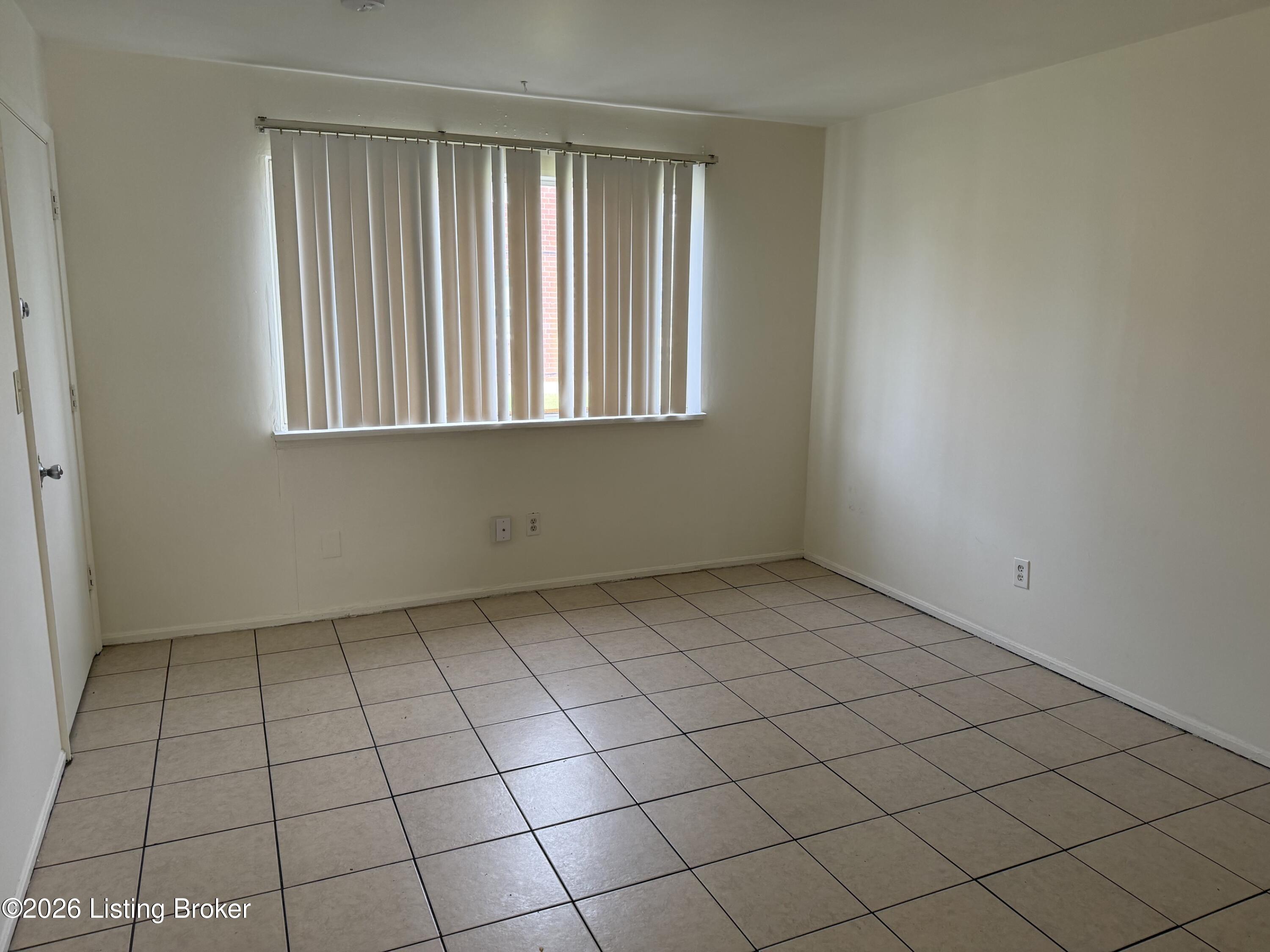910 Sinclair St Property Photo 5