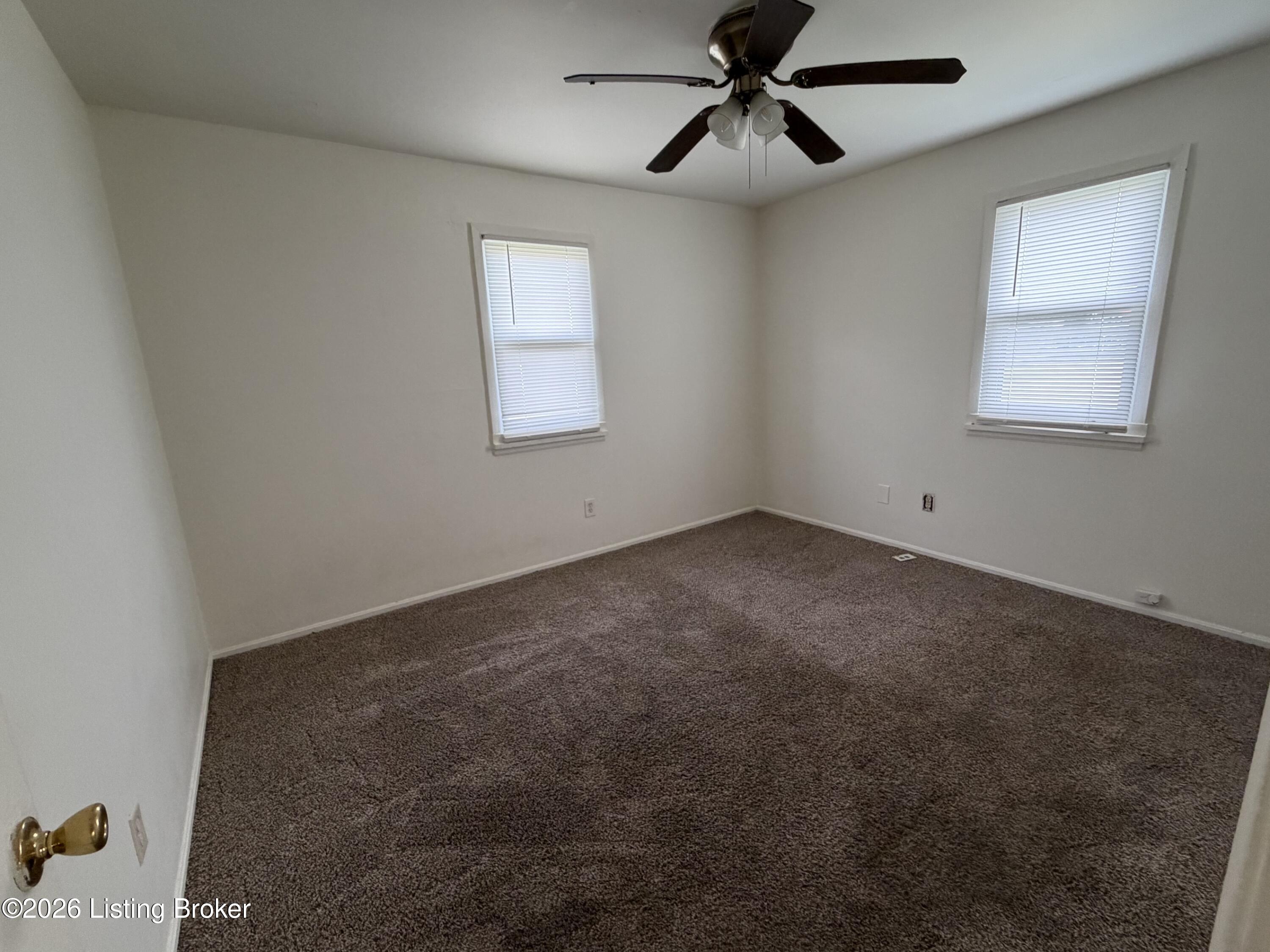 910 Sinclair St Property Photo 6