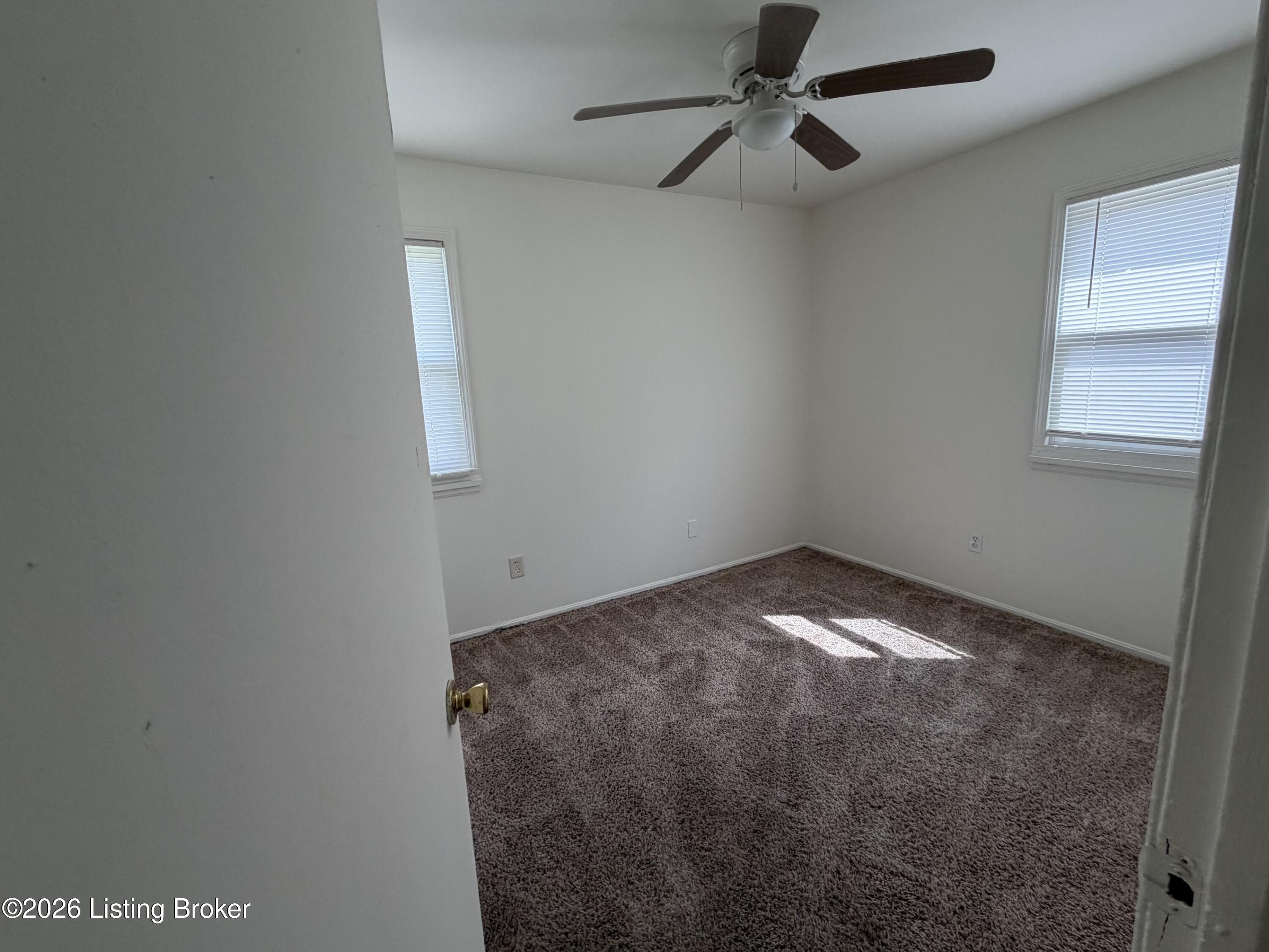 910 Sinclair St Property Photo 7