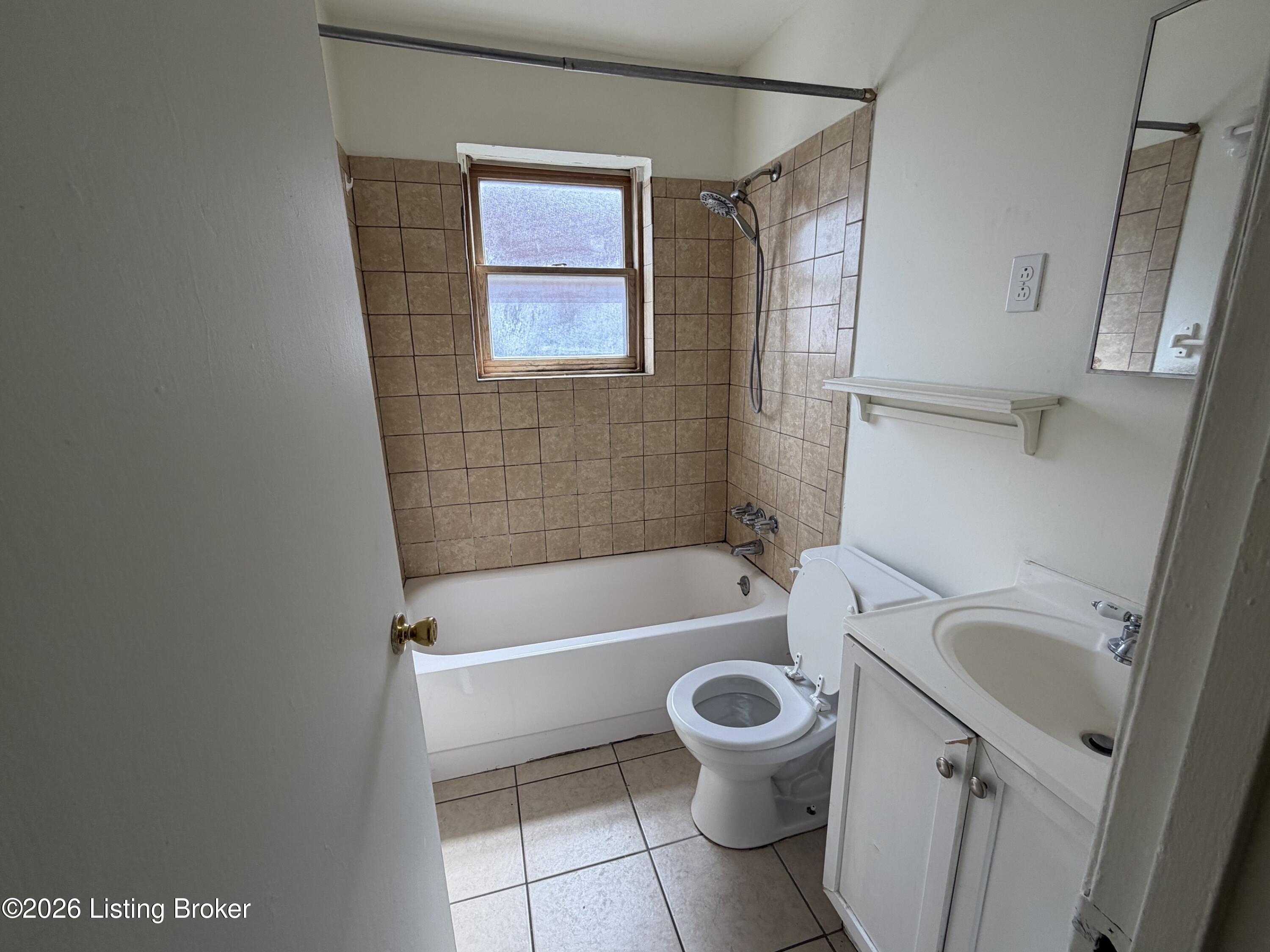 910 Sinclair St Property Photo 8