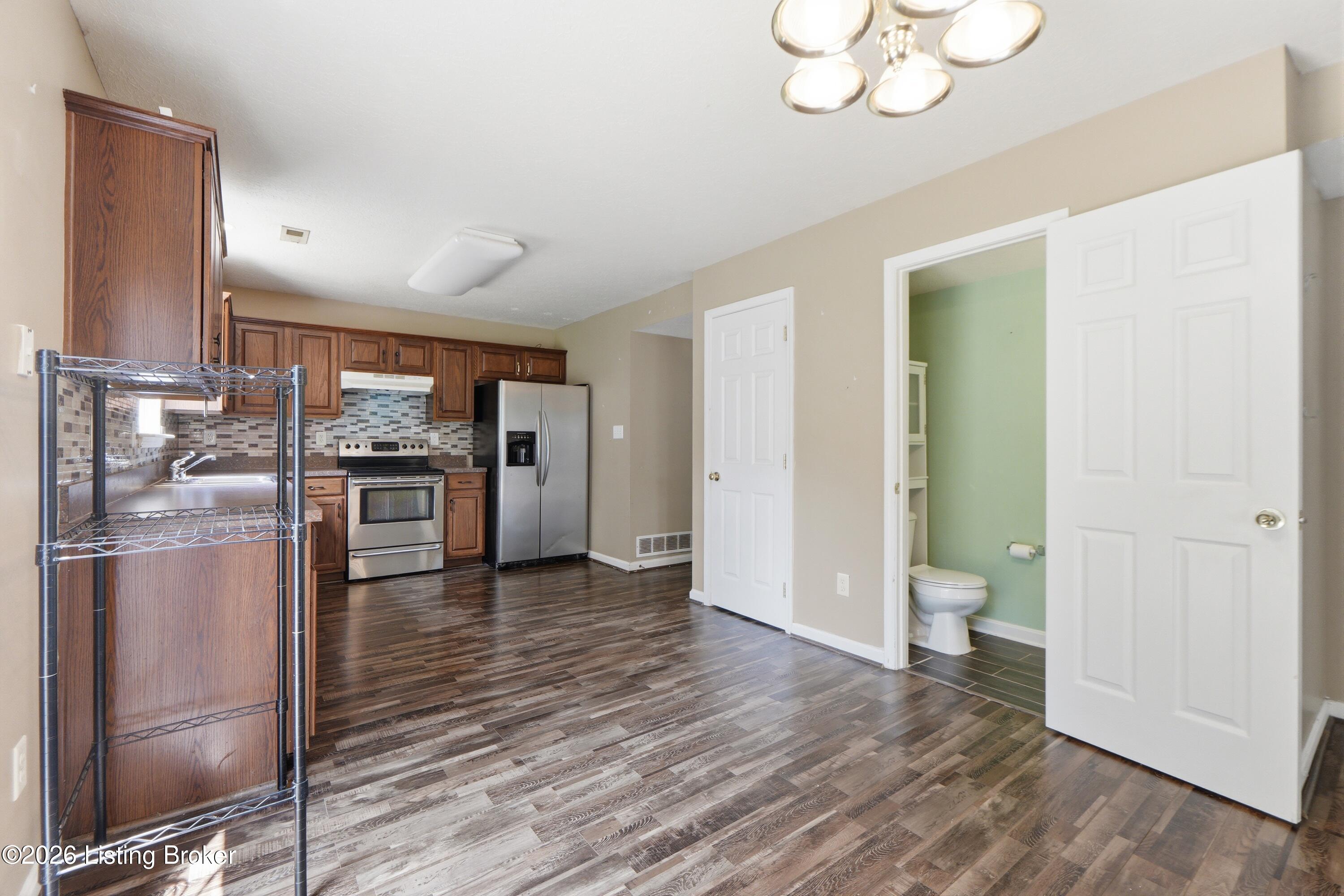 9712 Waterbrook Ct Property Photo 8