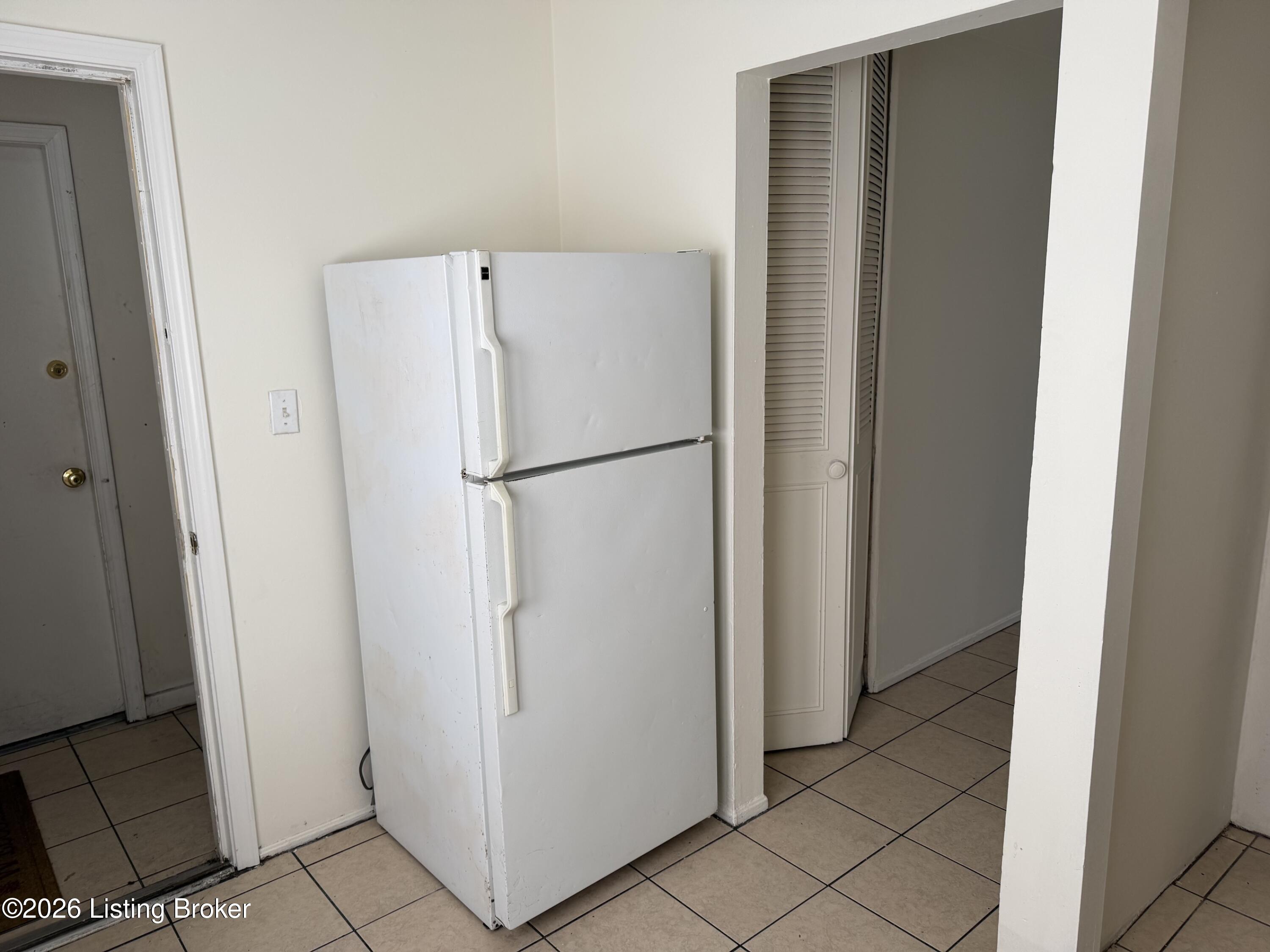 910 Sinclair St Property Photo 3