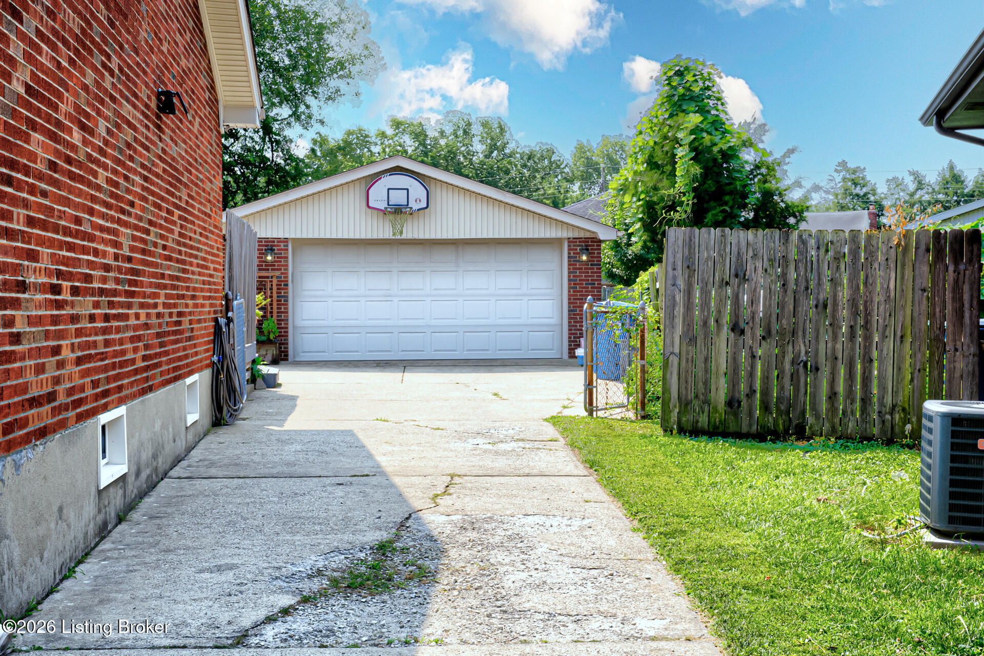 4012 Landside Dr Property Photo 32