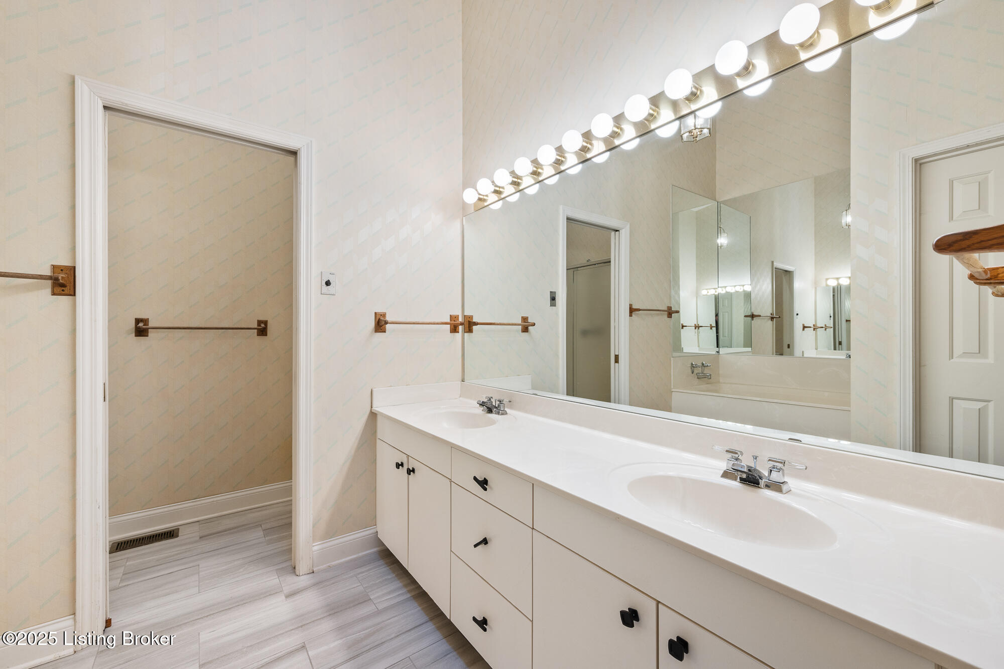 5002 Harrods Landing Dr Property Photo 27