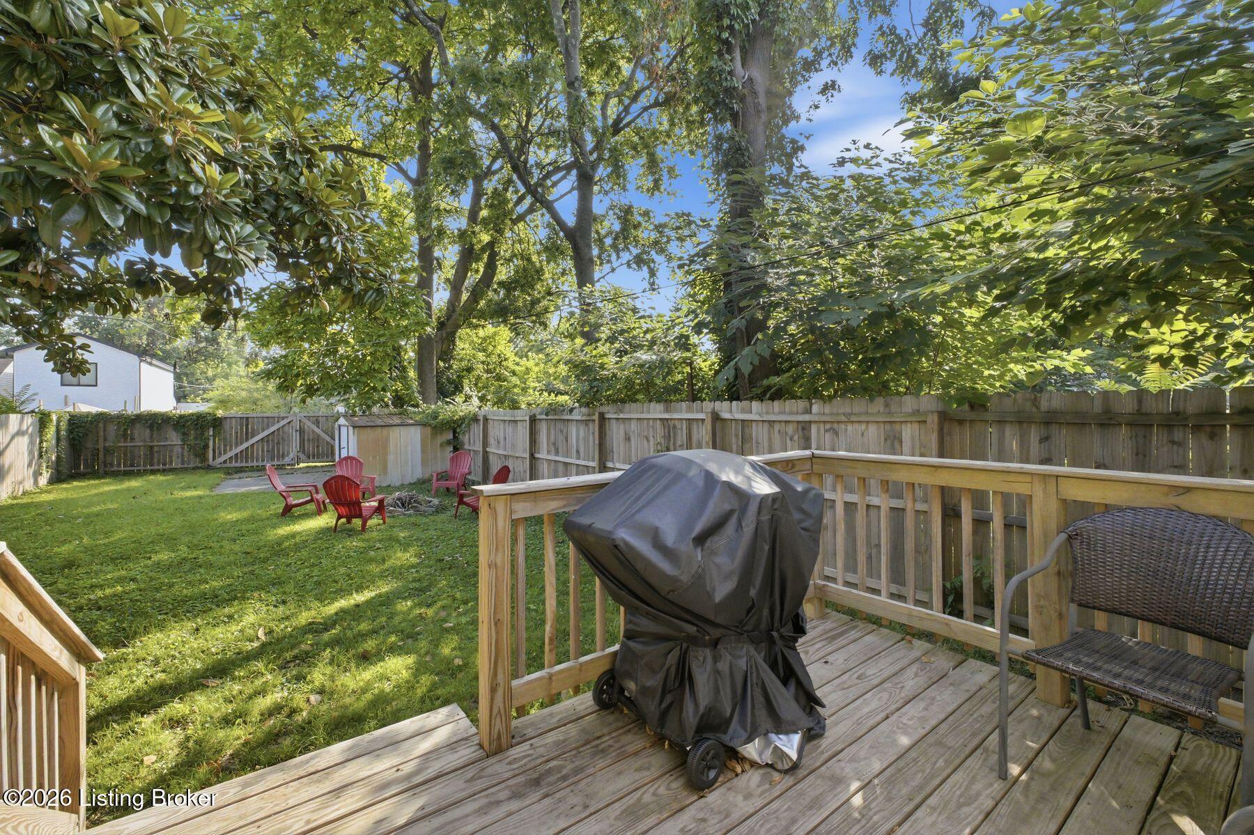 823 Forrest St Property Photo 5