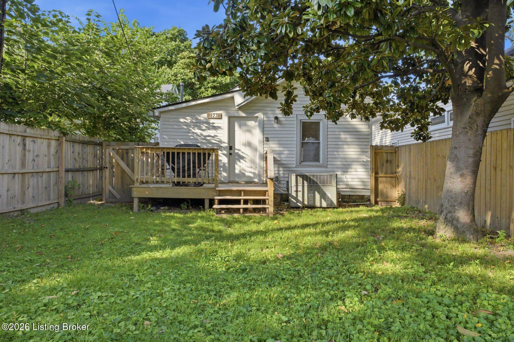 823 Forrest St Property Photo 6