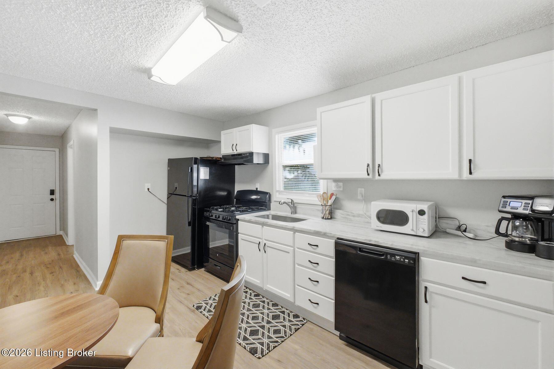823 Forrest St Property Photo 14