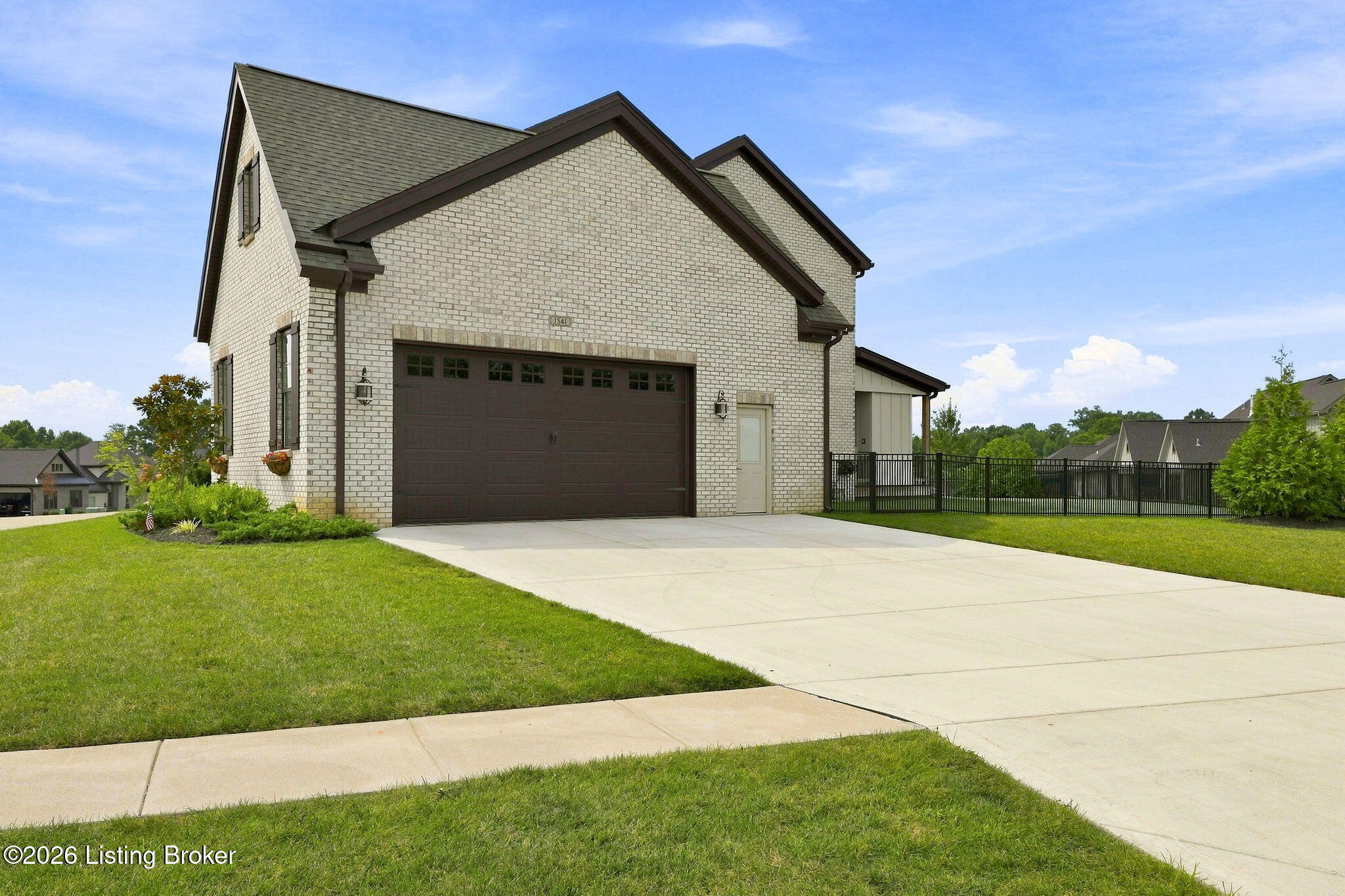1541 Lincoln Hill Way Property Photo 6