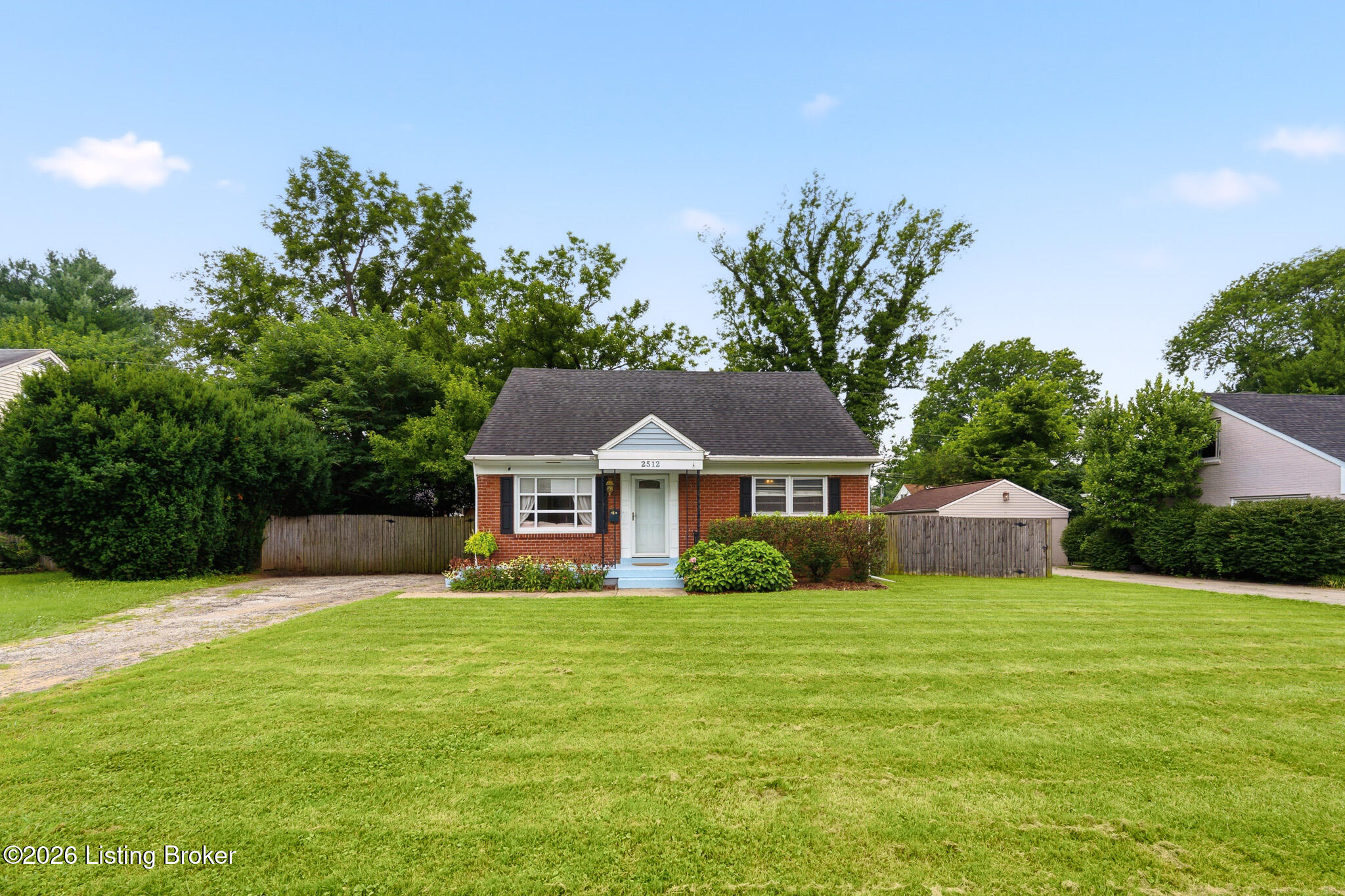 2512 Browns Ln Property Photo 5