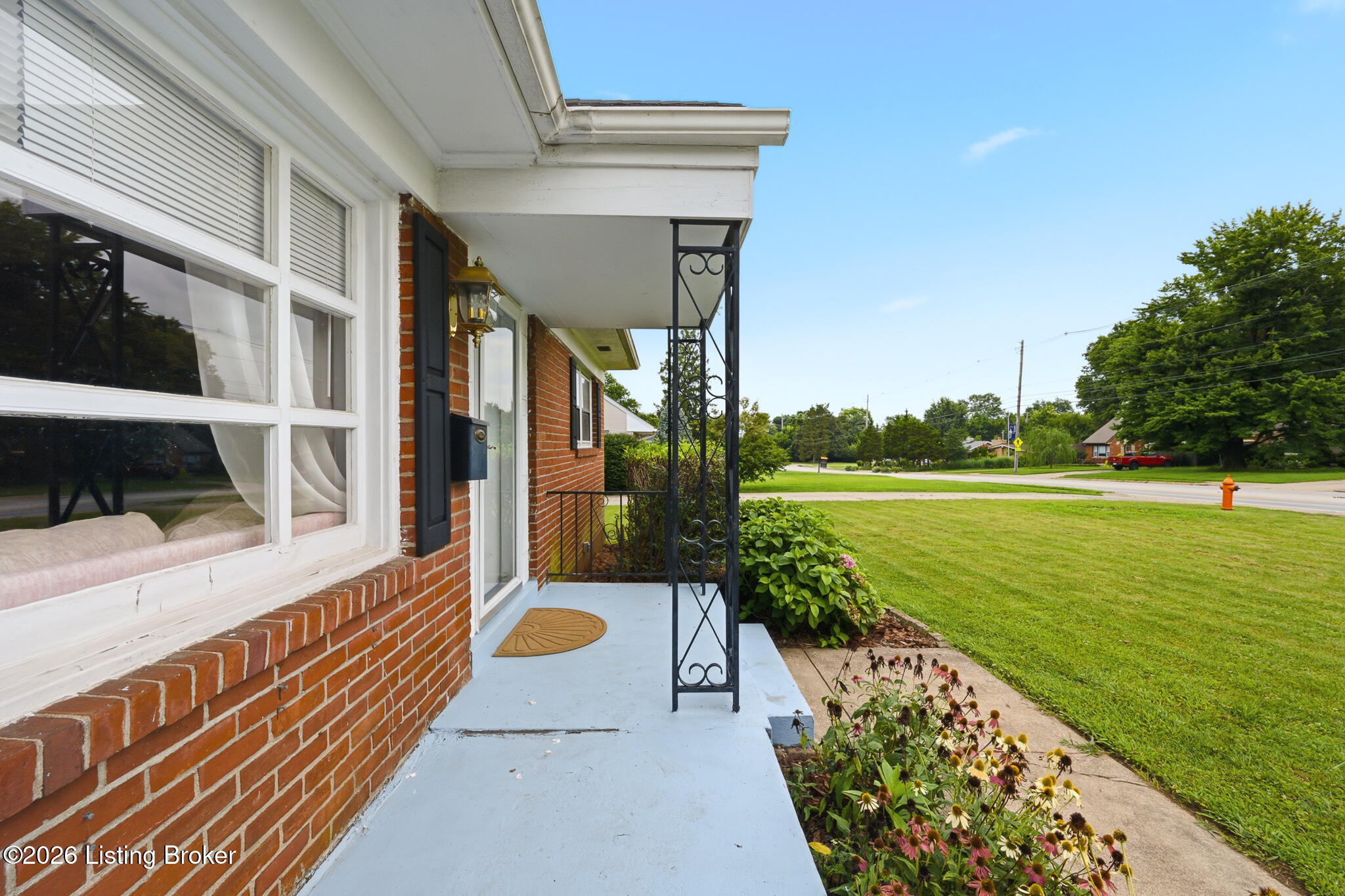 2512 Browns Ln Property Photo 6