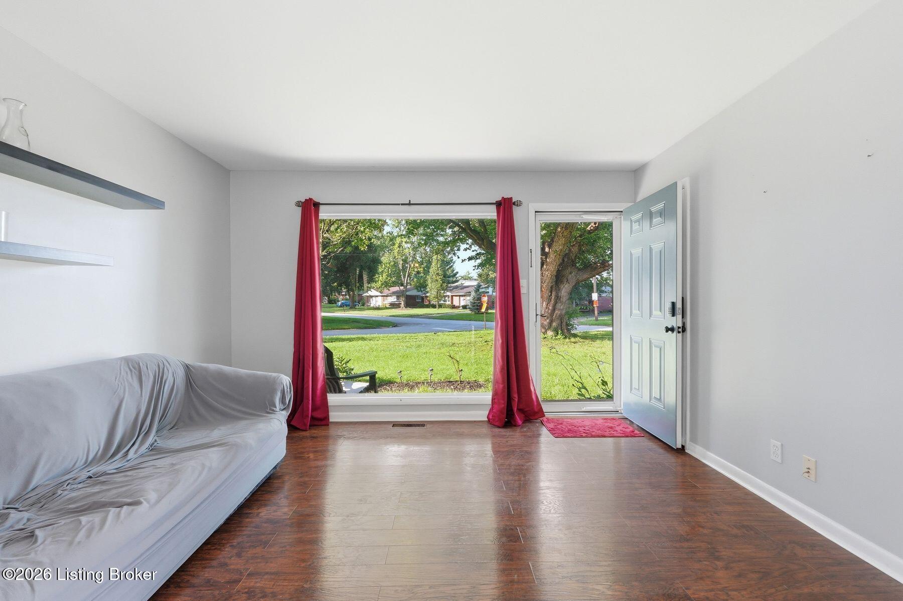 2501 Wyckford Way Property Photo 8