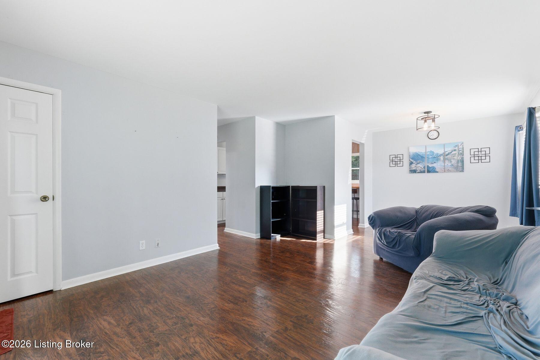 2501 Wyckford Way Property Photo 9