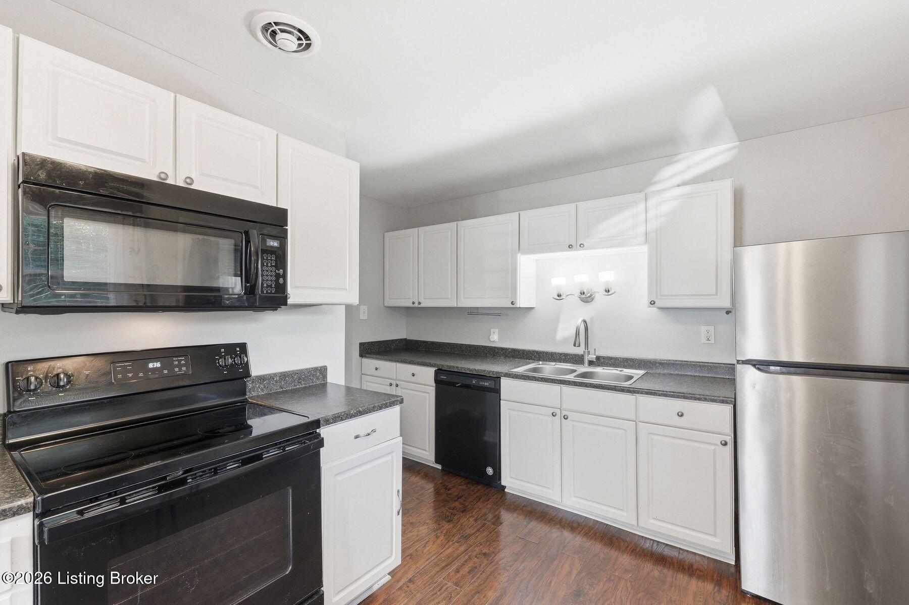 2501 Wyckford Way Property Photo 13