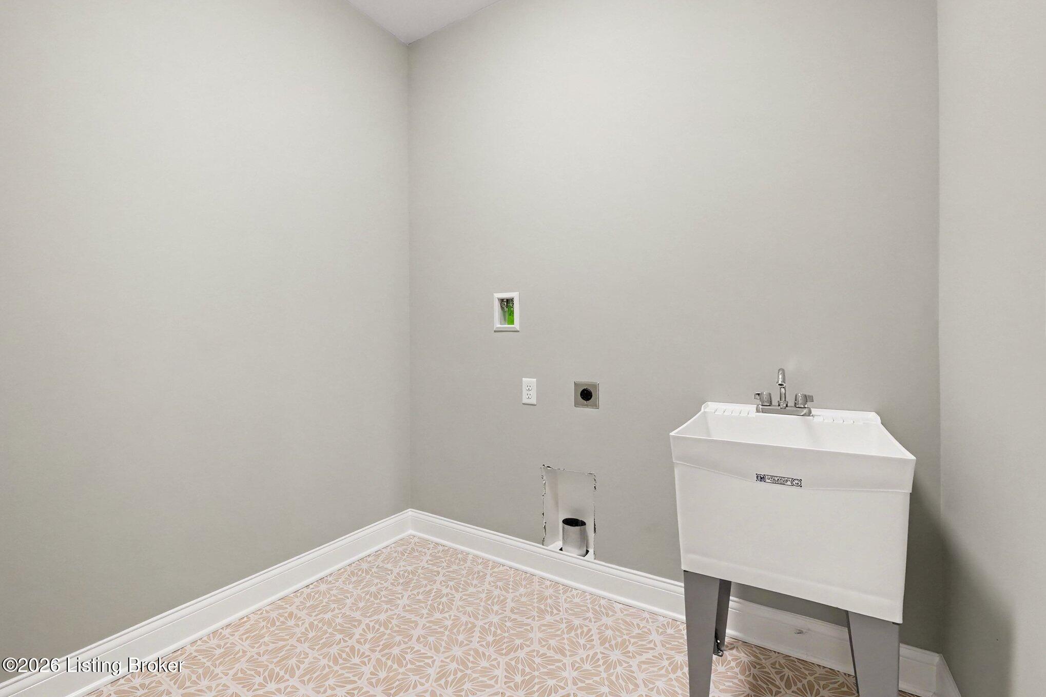 17618 Fox Spring Way Property Photo 13