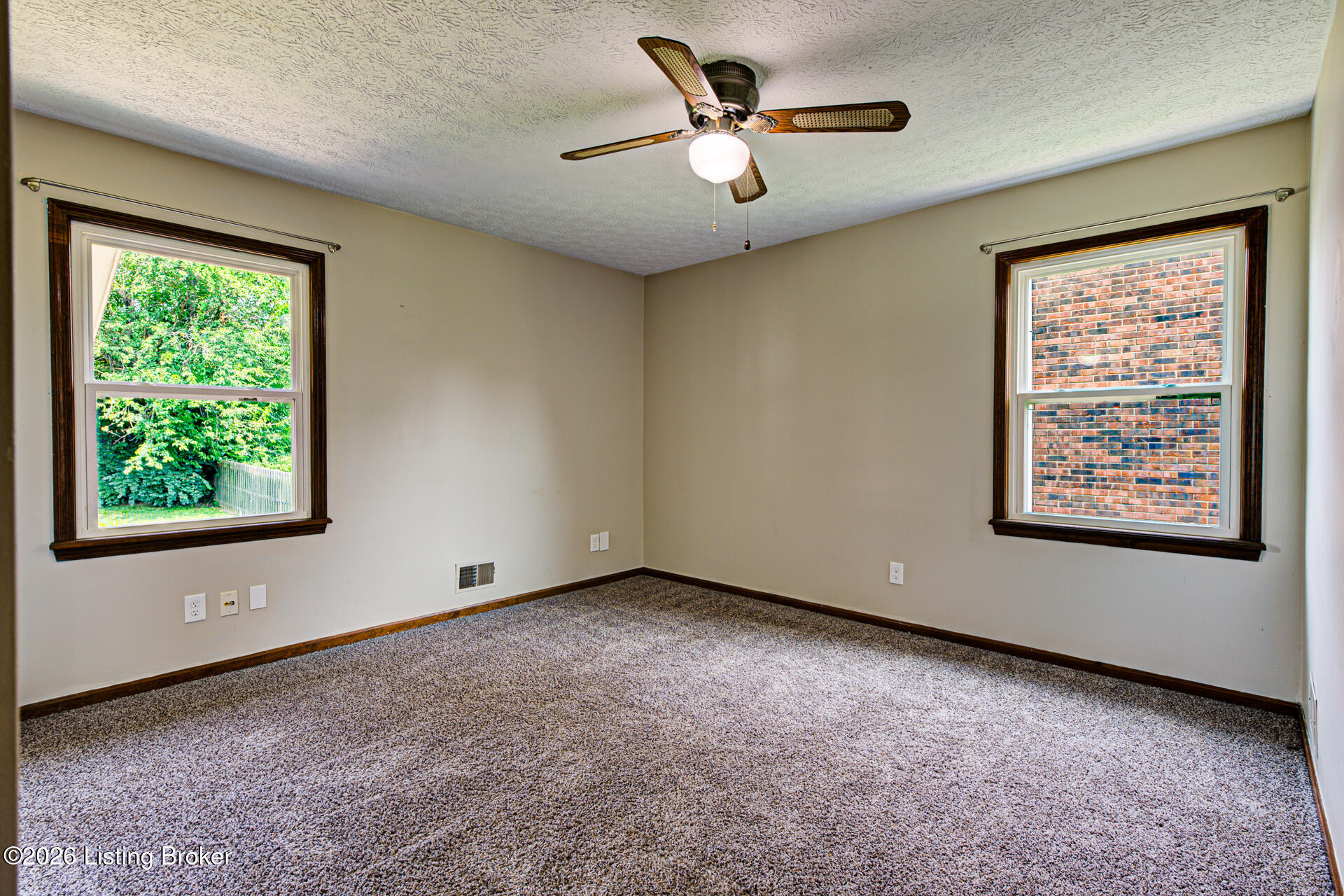 2311 Tyler Ln Property Photo 15