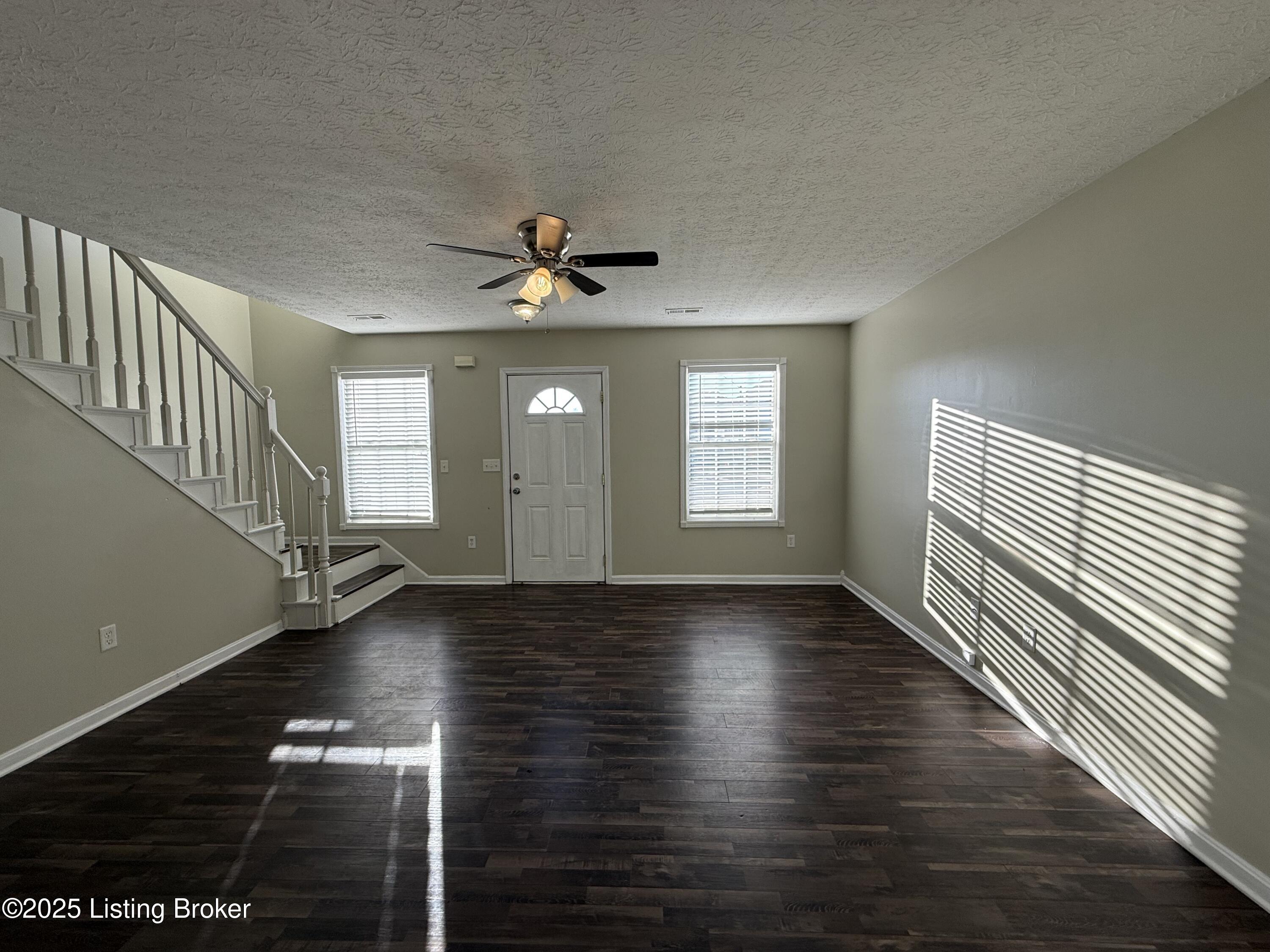 111 Calumet Ct Property Photo 3