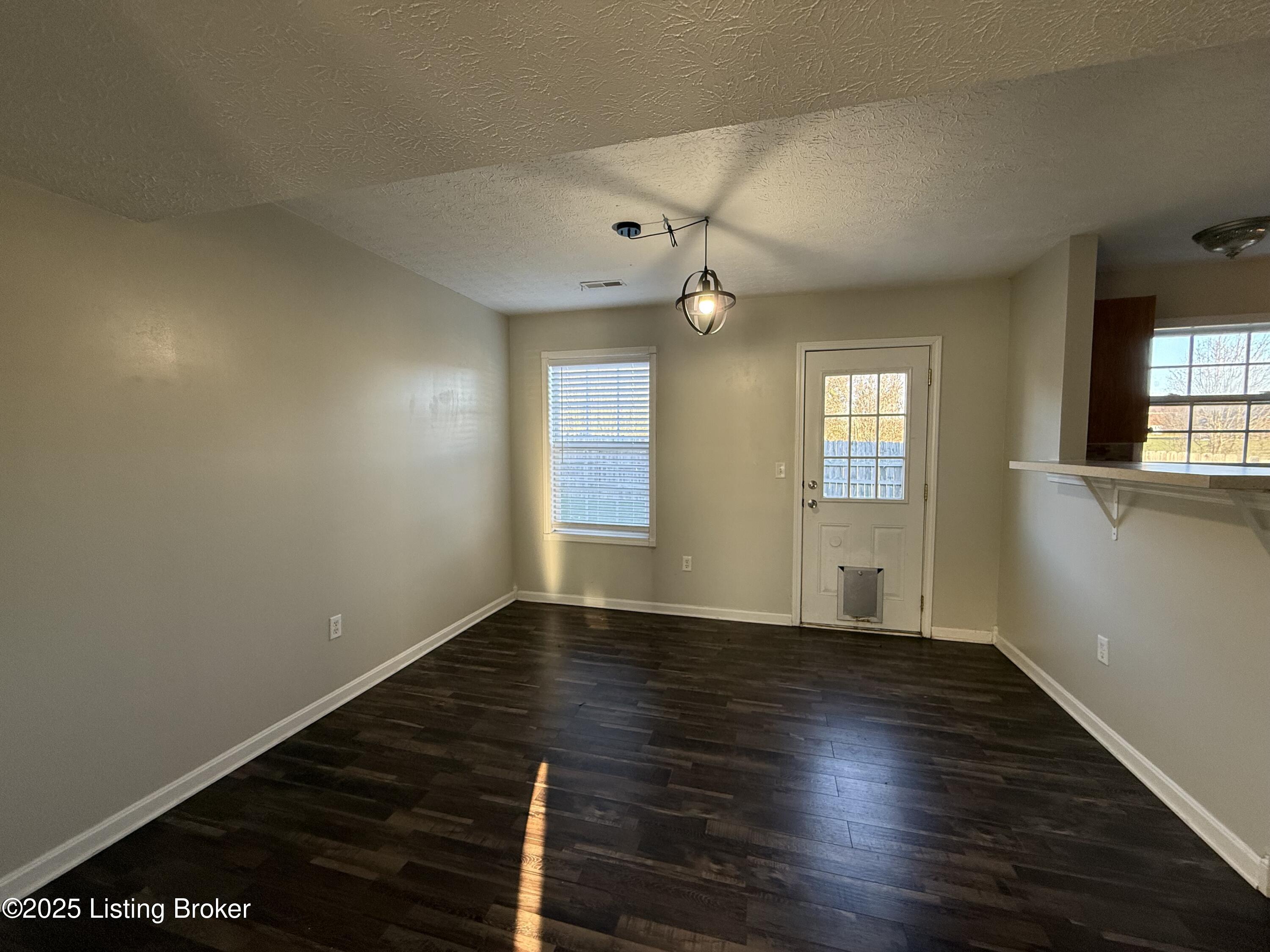 111 Calumet Ct Property Photo 4