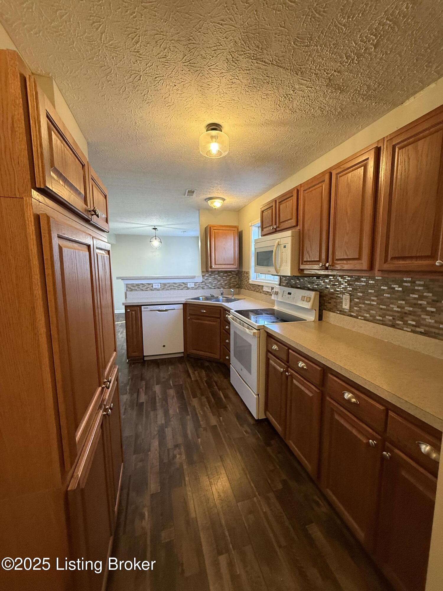 111 Calumet Ct Property Photo 6