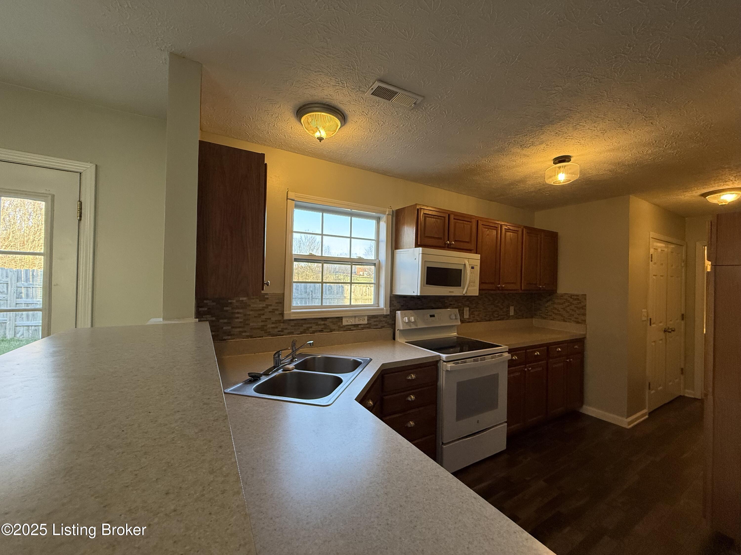 111 Calumet Ct Property Photo 8