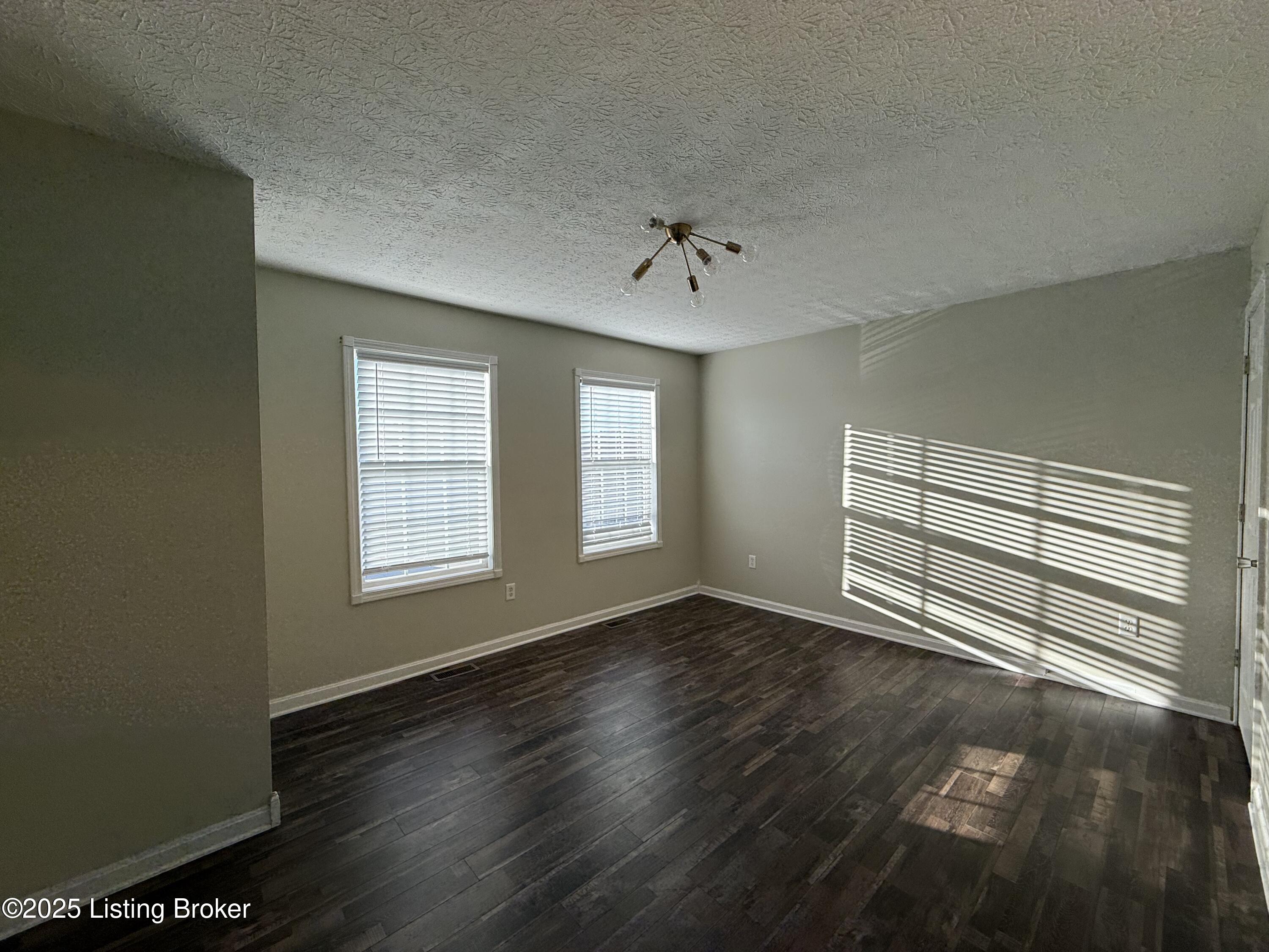 111 Calumet Ct Property Photo 22