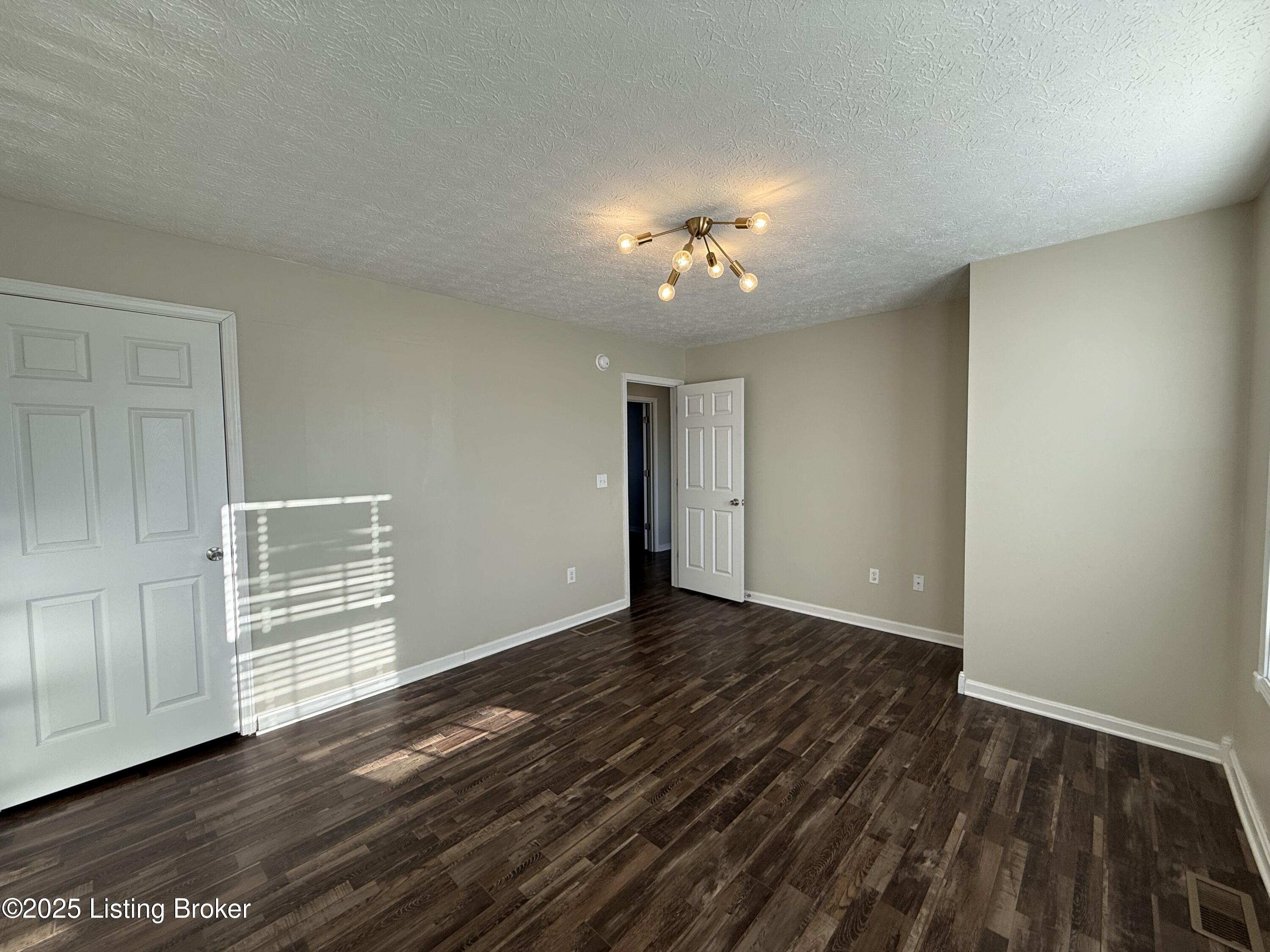 111 Calumet Ct Property Photo 23