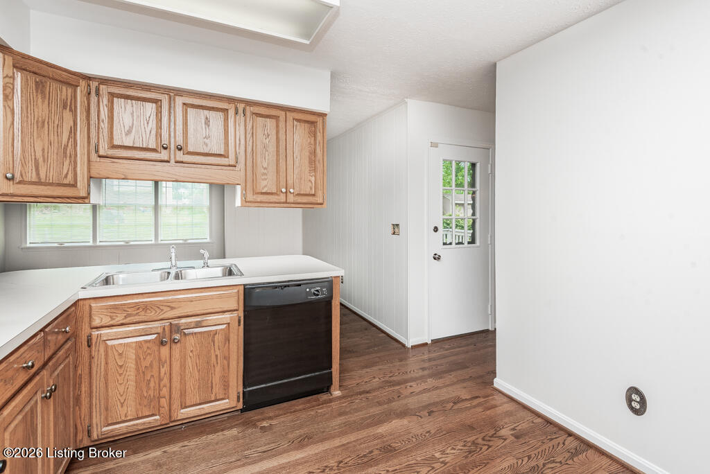 2311 Pikes Peak Blvd Property Photo 8