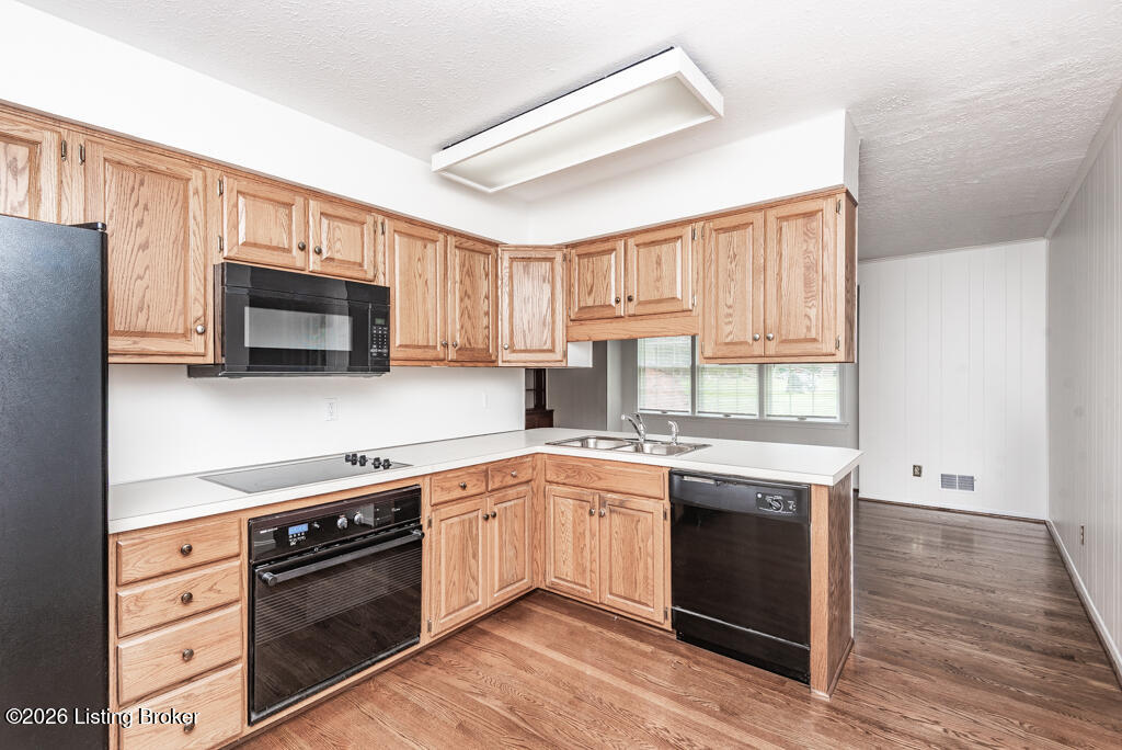 2311 Pikes Peak Blvd Property Photo 9