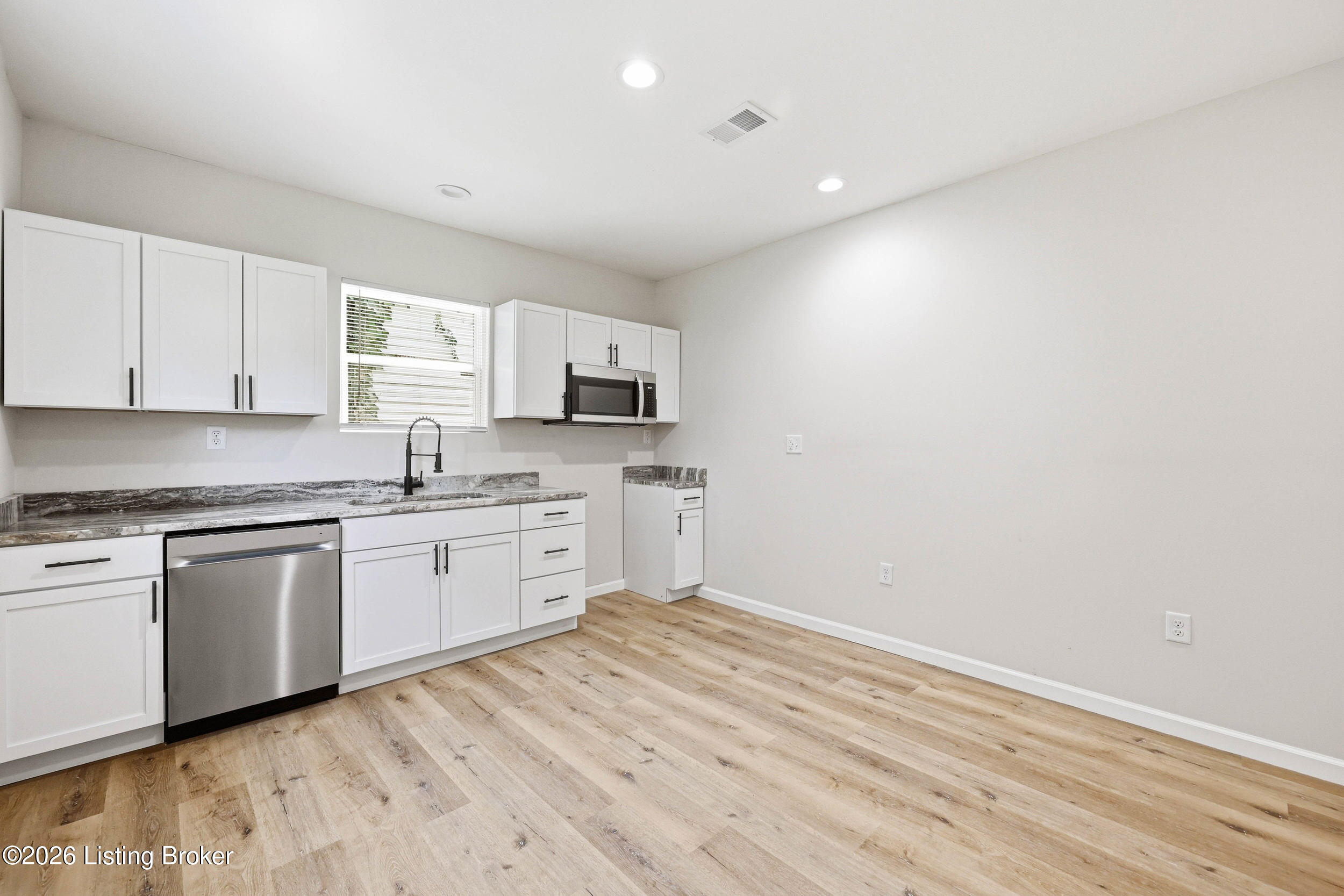1551 Dumesnil St Property Photo 11