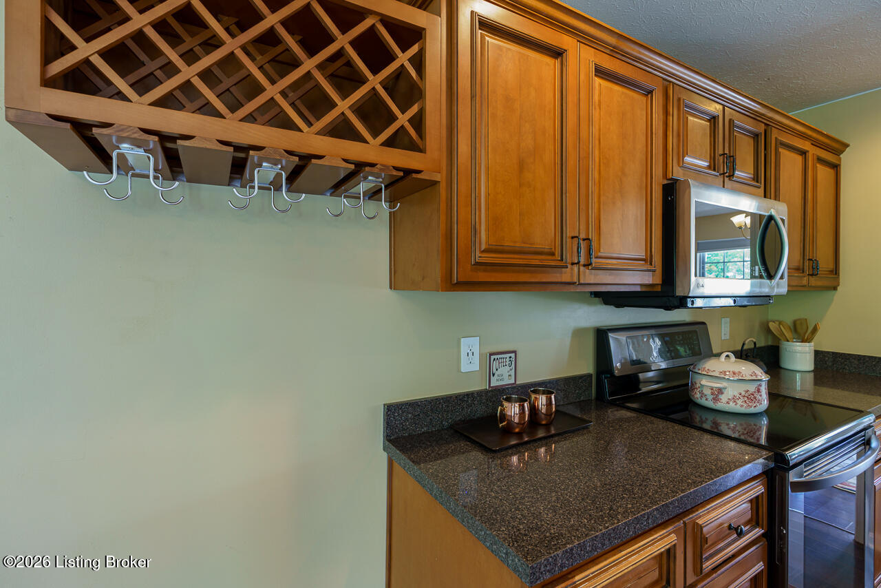633 Windbrook Dr Property Photo 11