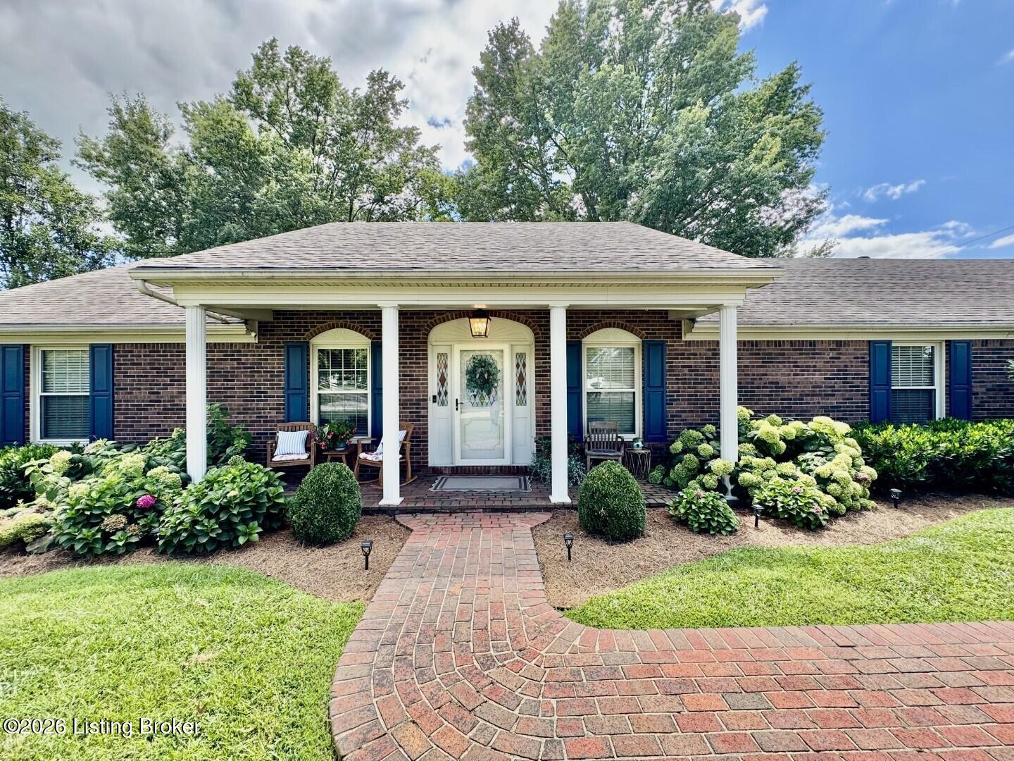 316 E Grundy Ave Property Photo 1