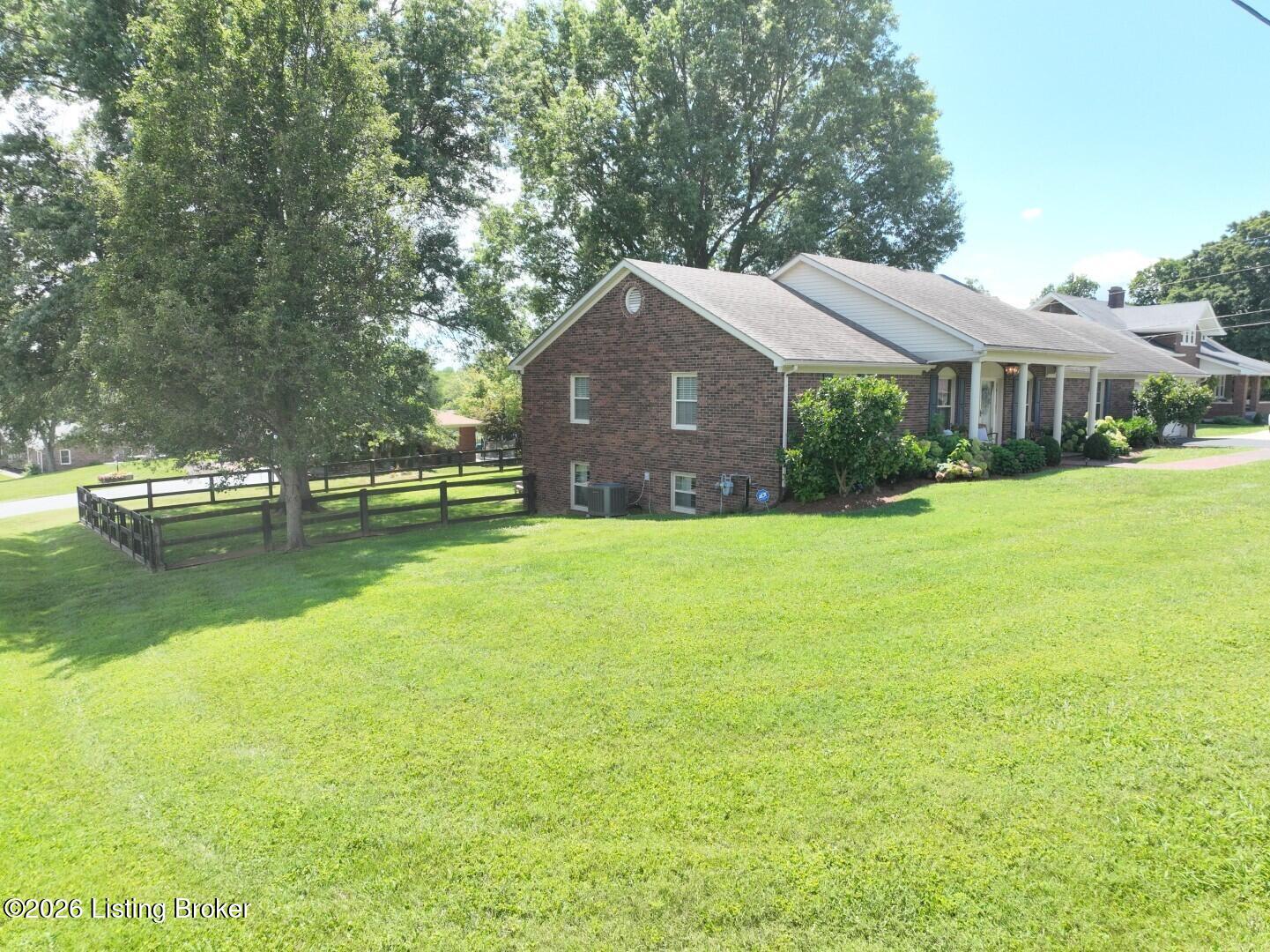 316 E Grundy Ave Property Photo 44