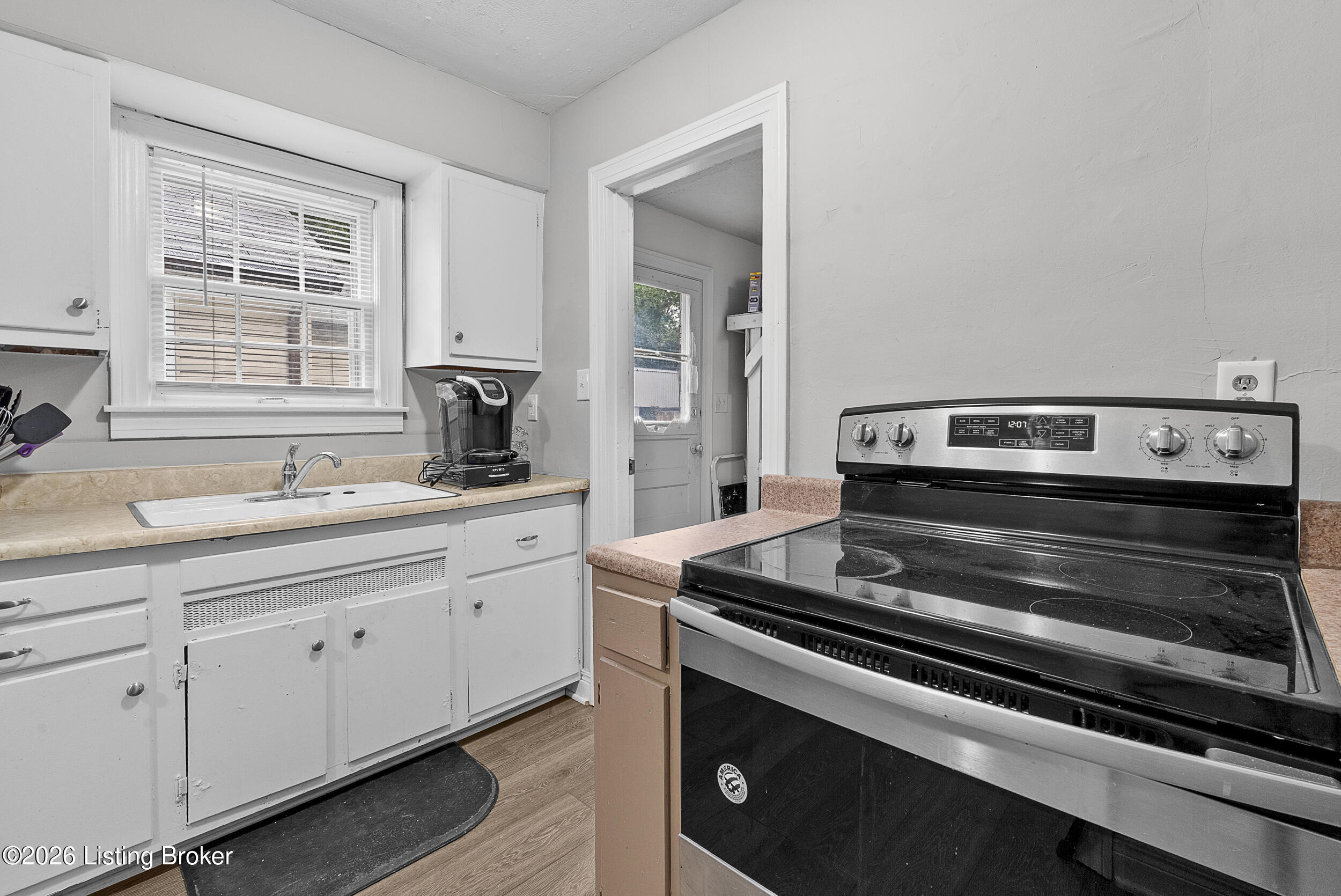 1524 Bicknell Ave Property Photo 11