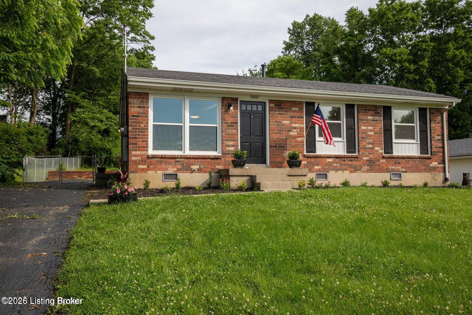 10607 Fairview Ave Property Photo 3