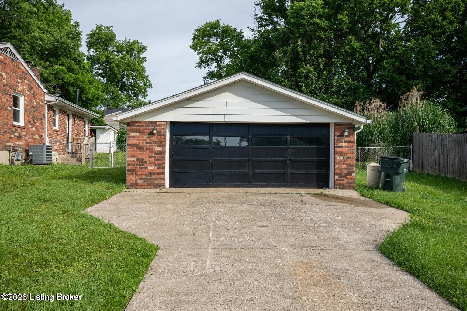 10607 Fairview Ave Property Photo 6