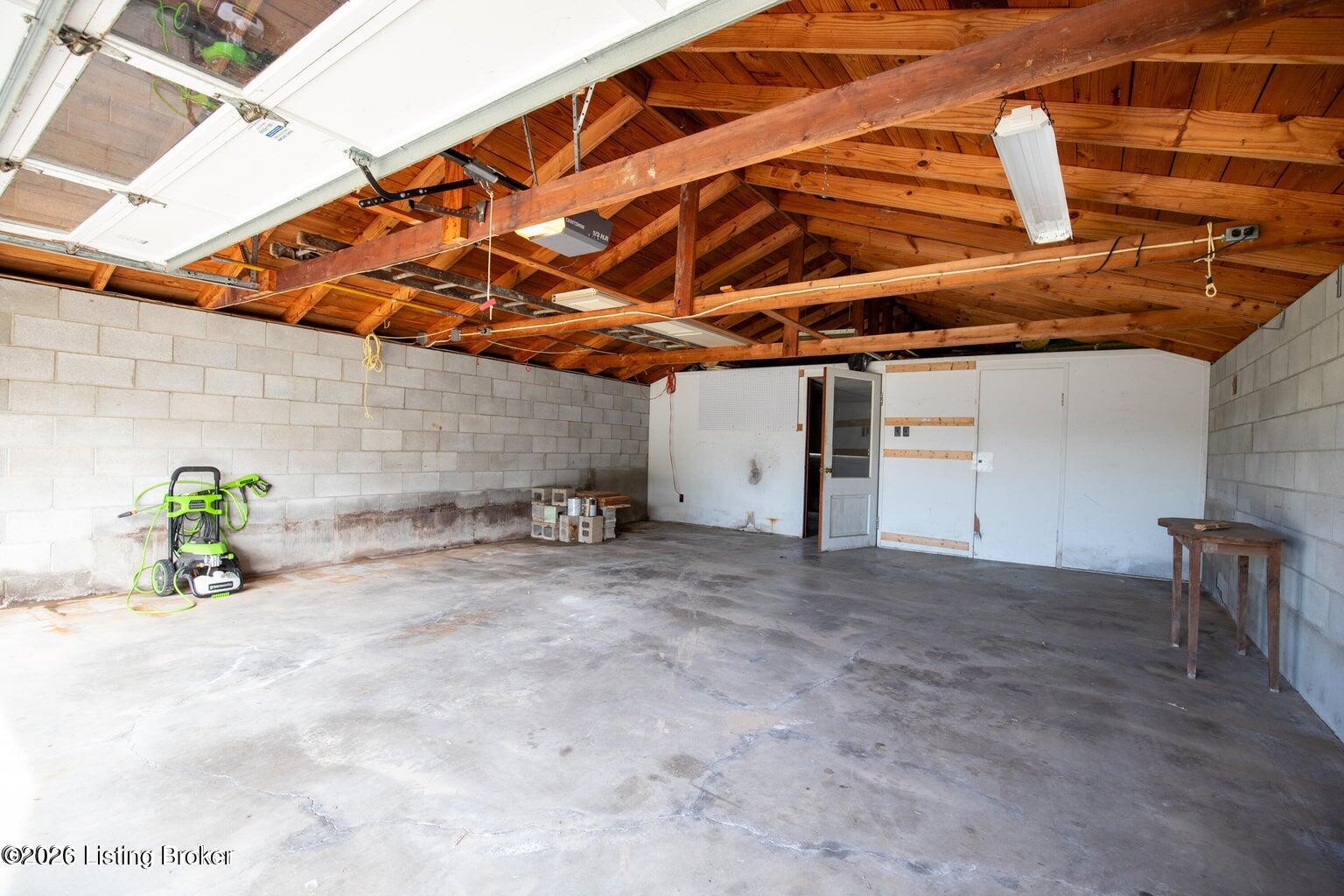 10607 Fairview Ave Property Photo 7