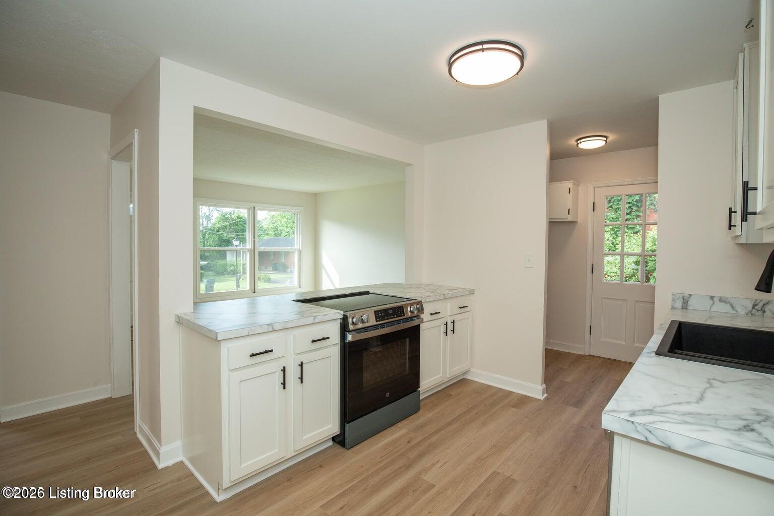 10607 Fairview Ave Property Photo 14