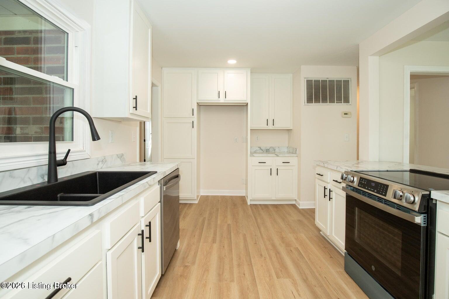 10607 Fairview Ave Property Photo 15