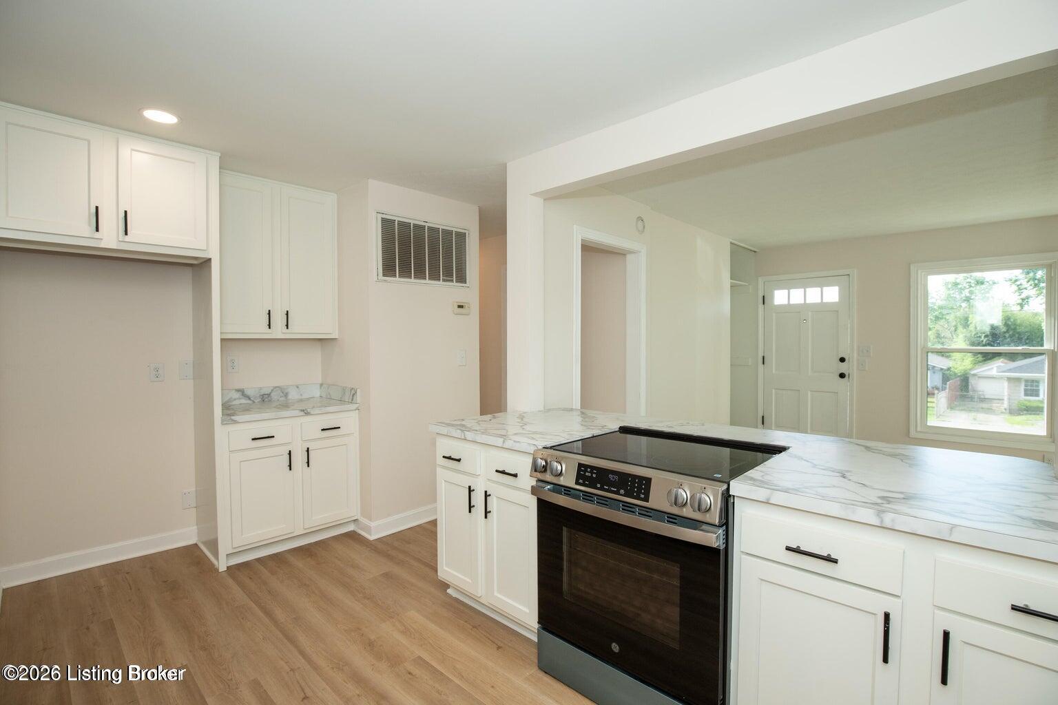 10607 Fairview Ave Property Photo 16