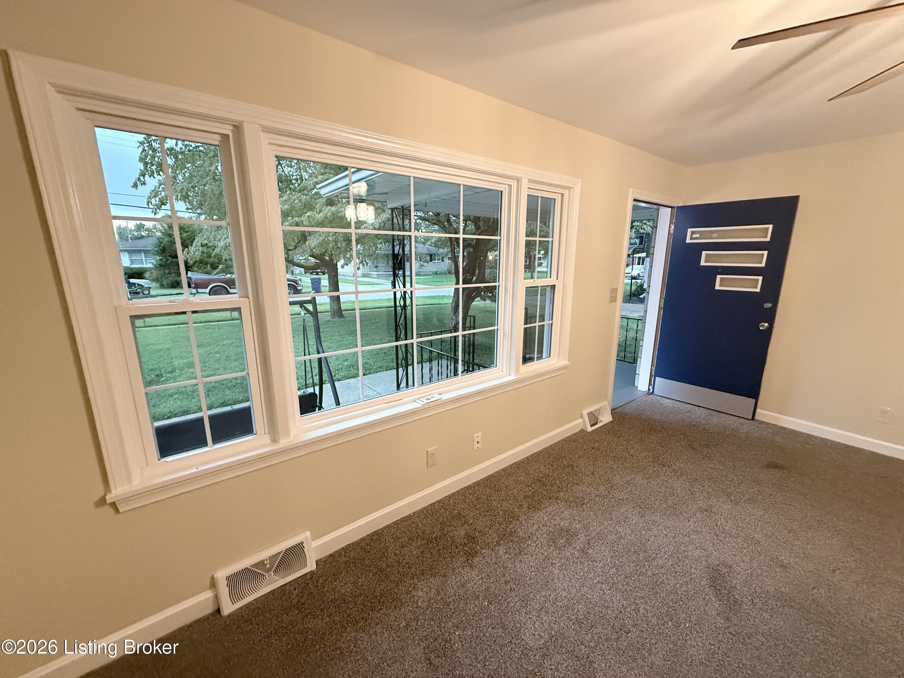2323 Ecton Ln Property Photo 2
