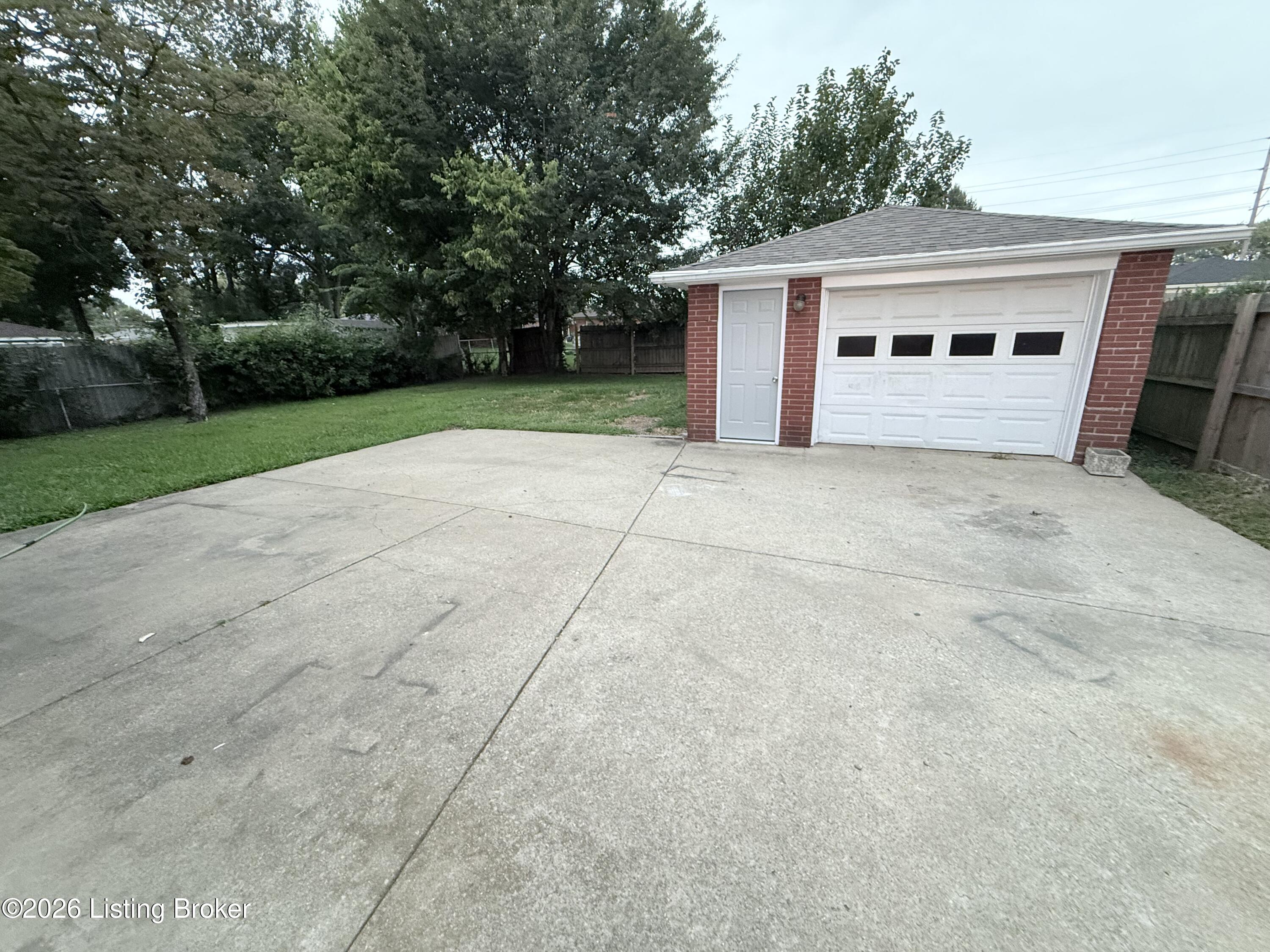 2323 Ecton Ln Property Photo 15