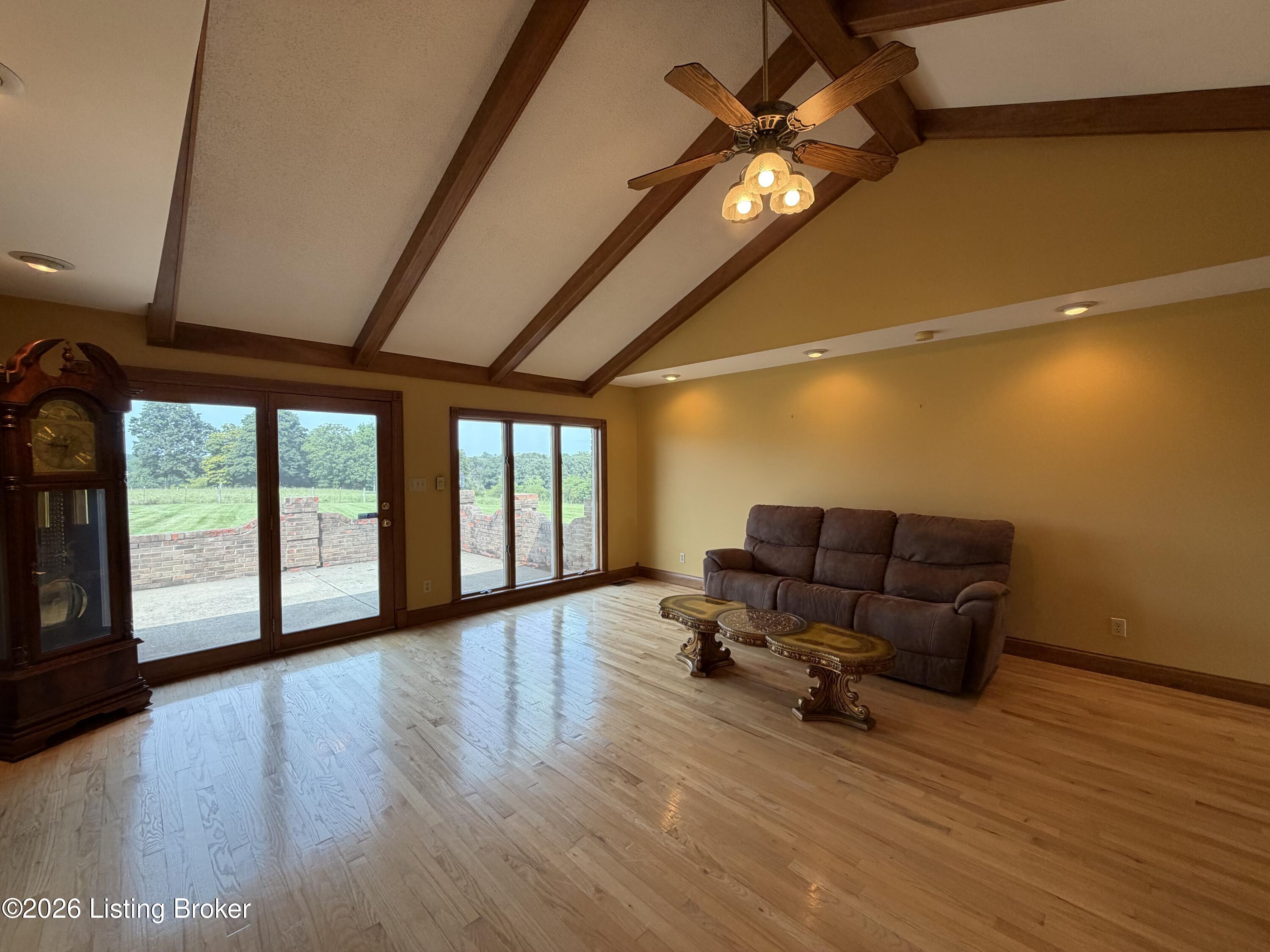 4898 Springfield Rd Property Photo 4