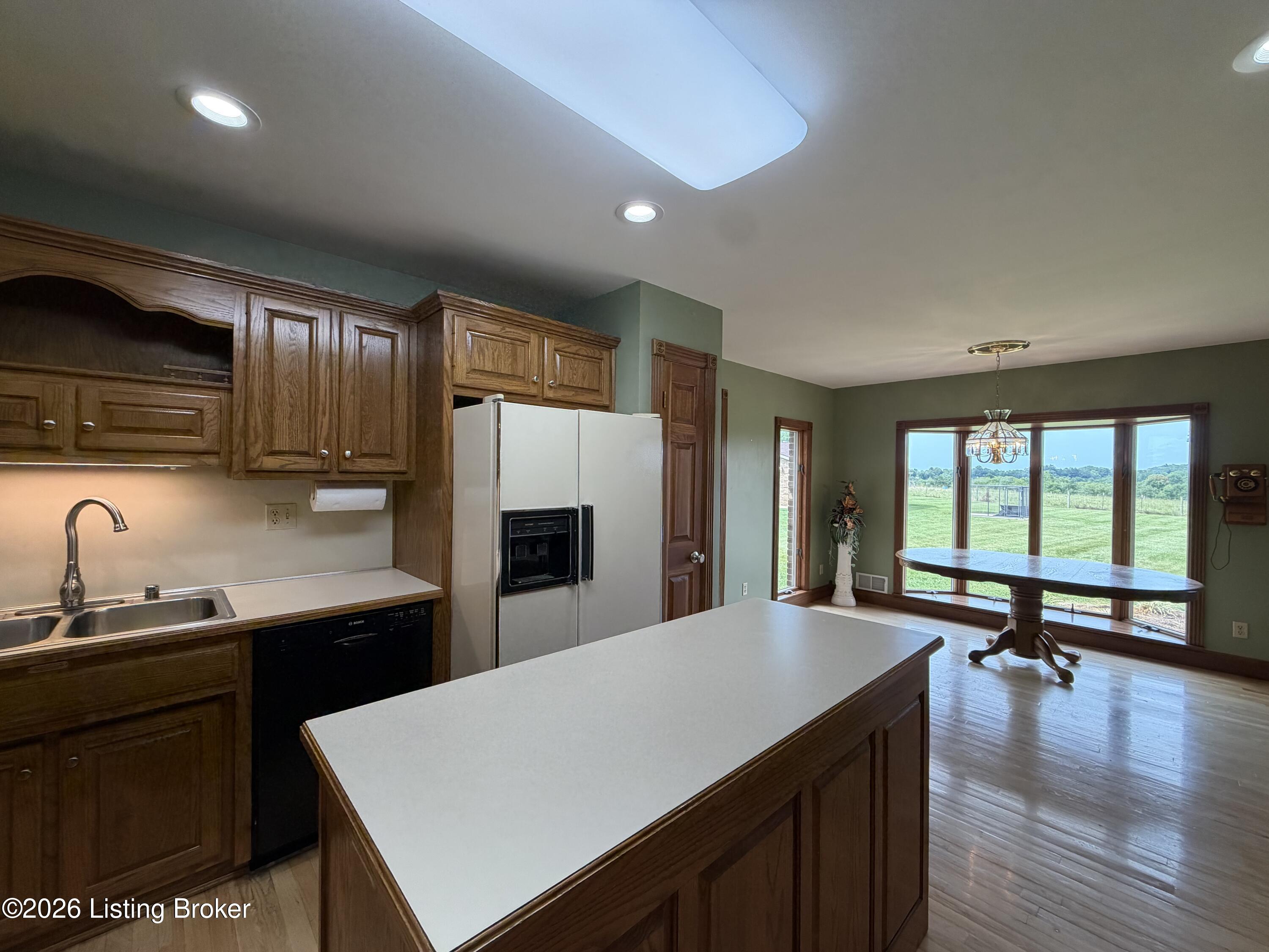 4898 Springfield Rd Property Photo 10