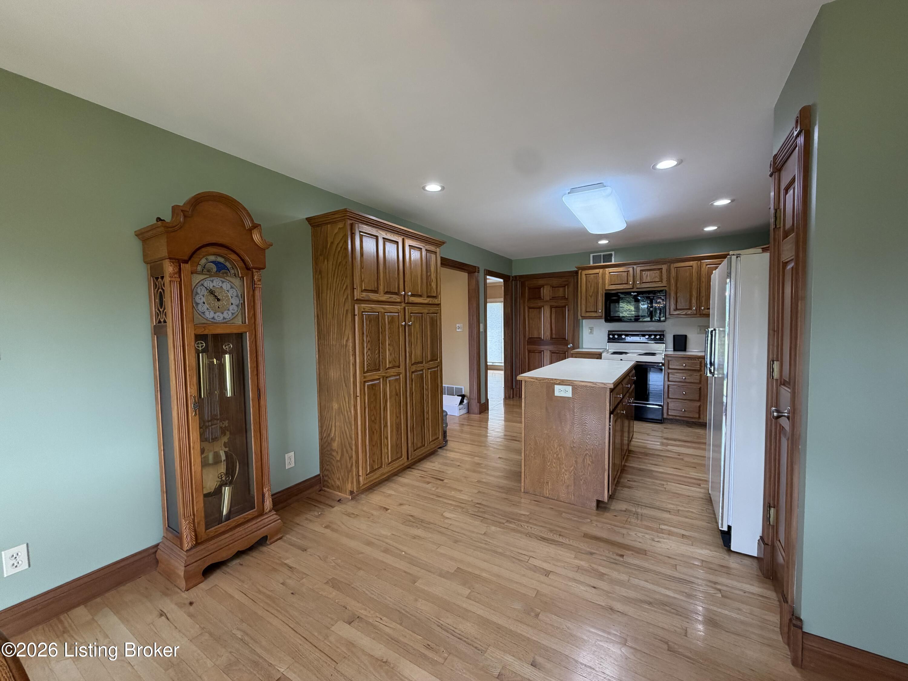 4898 Springfield Rd Property Photo 14