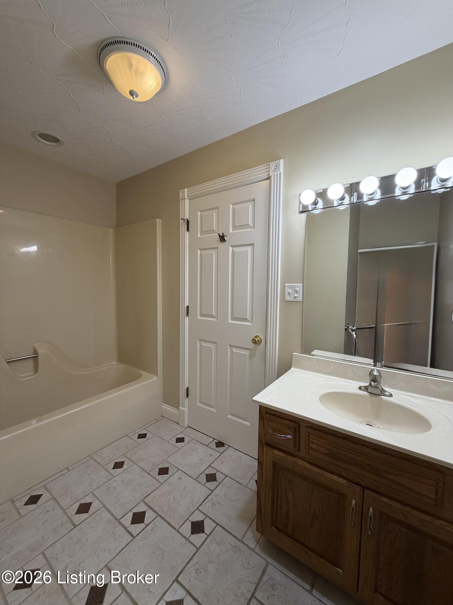 4898 Springfield Rd Property Photo 32