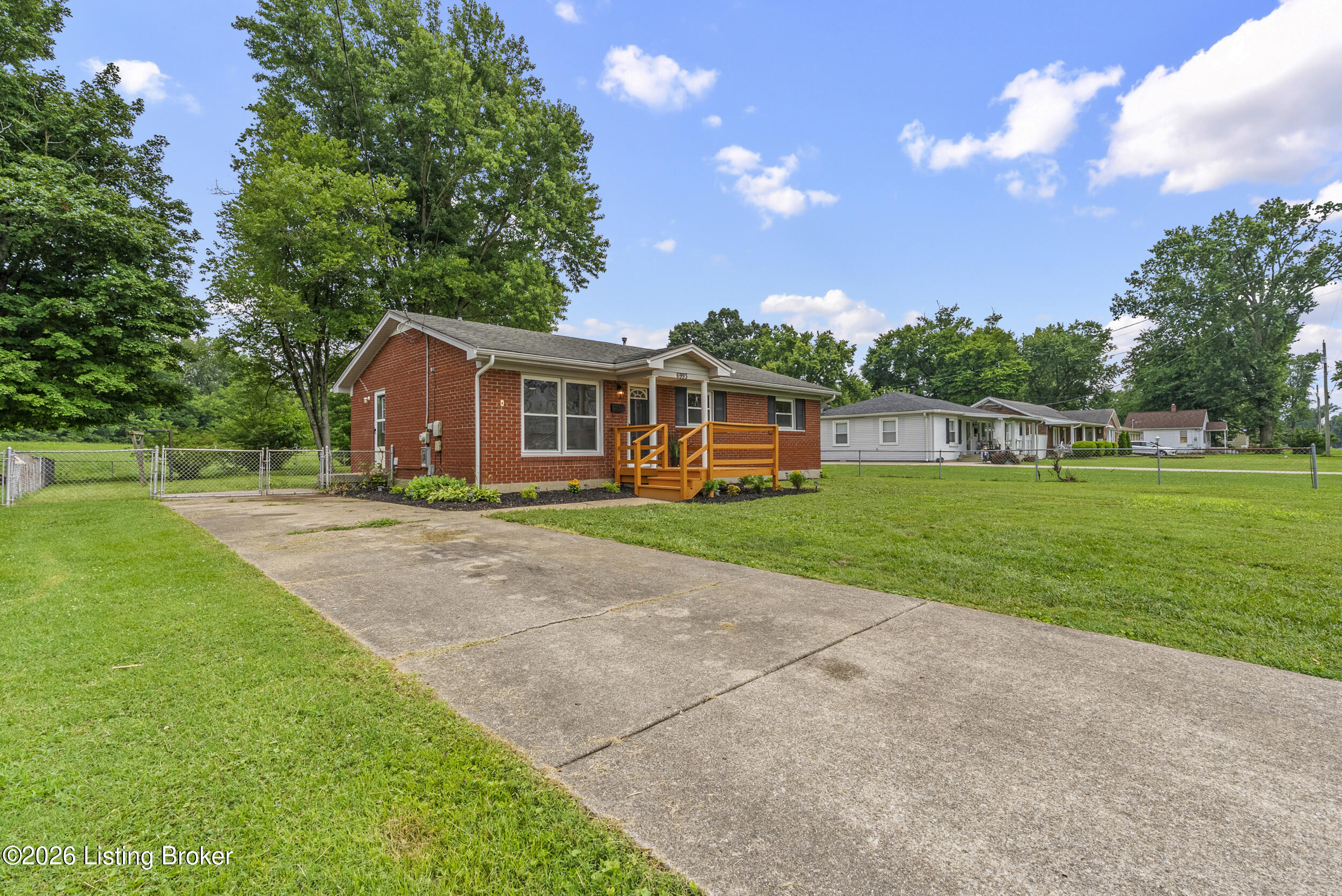 6993 Beechland Ave Property Photo 2