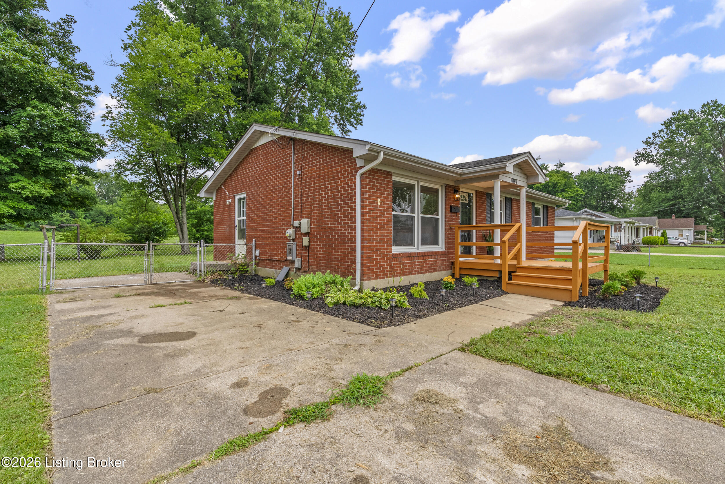 6993 Beechland Ave Property Photo 3