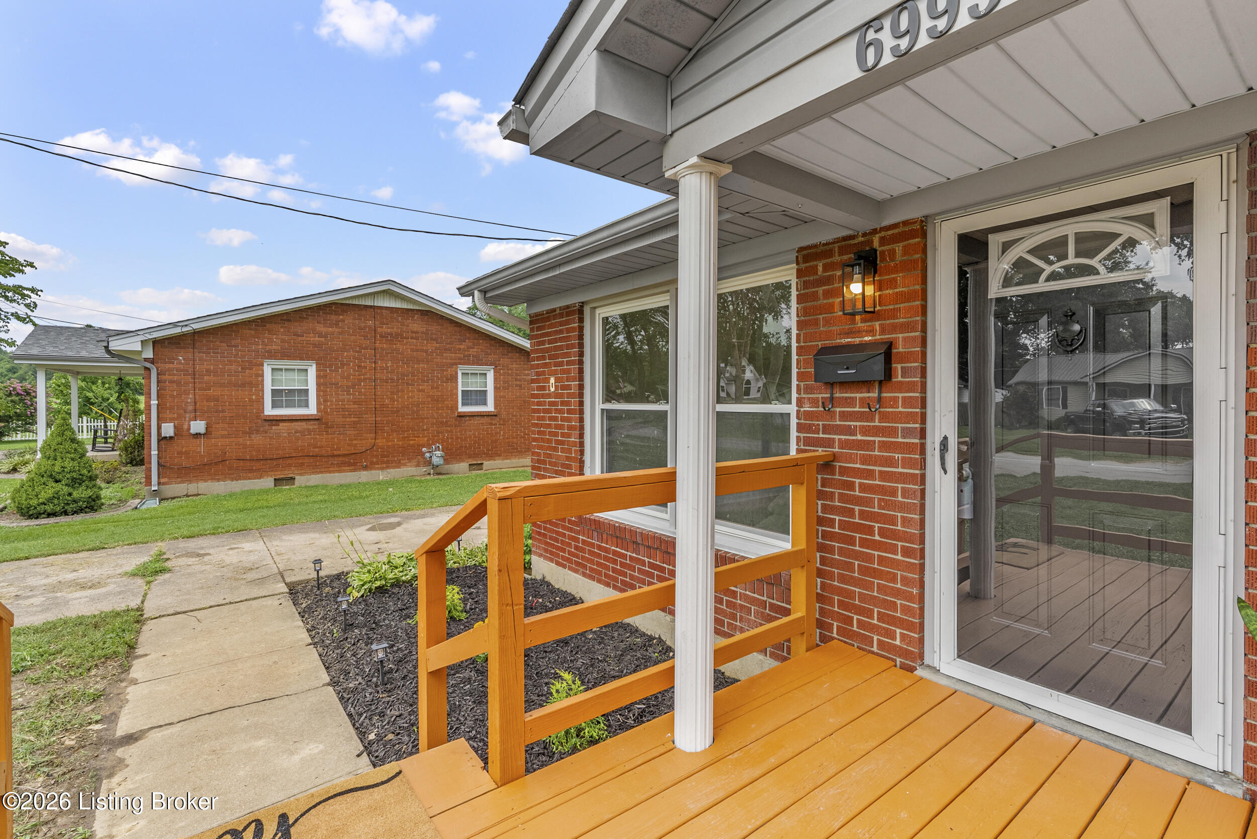6993 Beechland Ave Property Photo 4