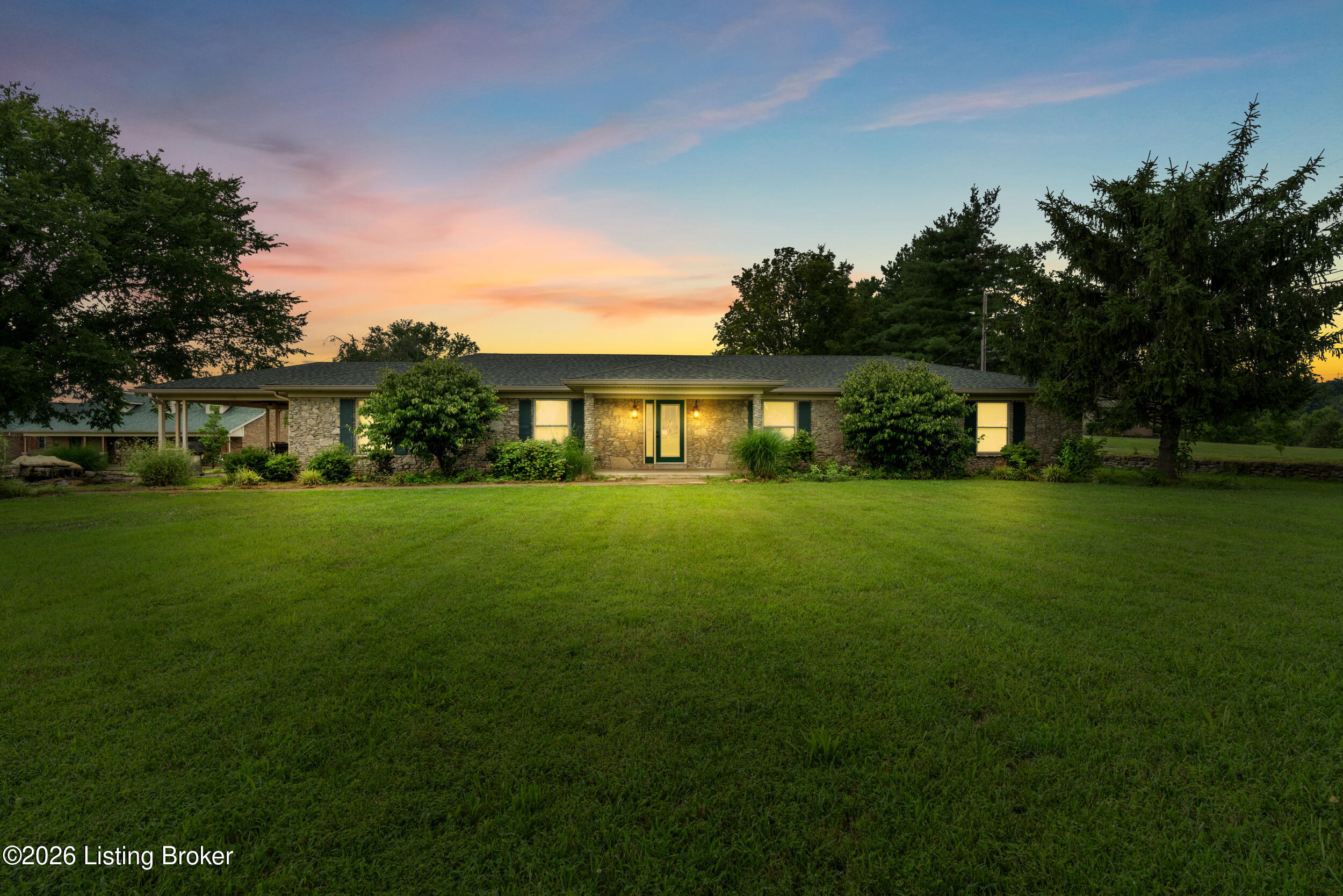 364 Fairview Ln