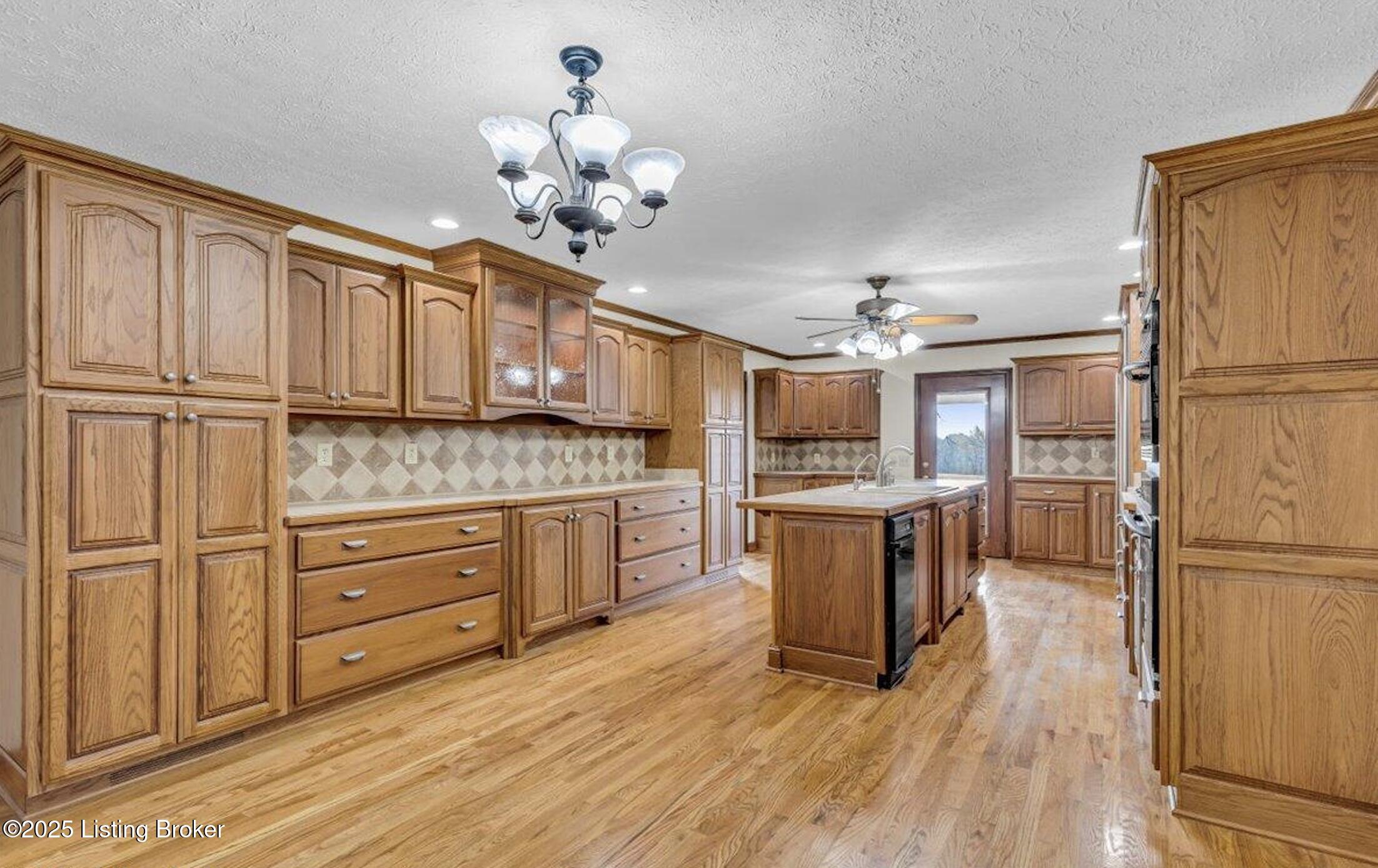 364 Fairview Ln Property Photo 8