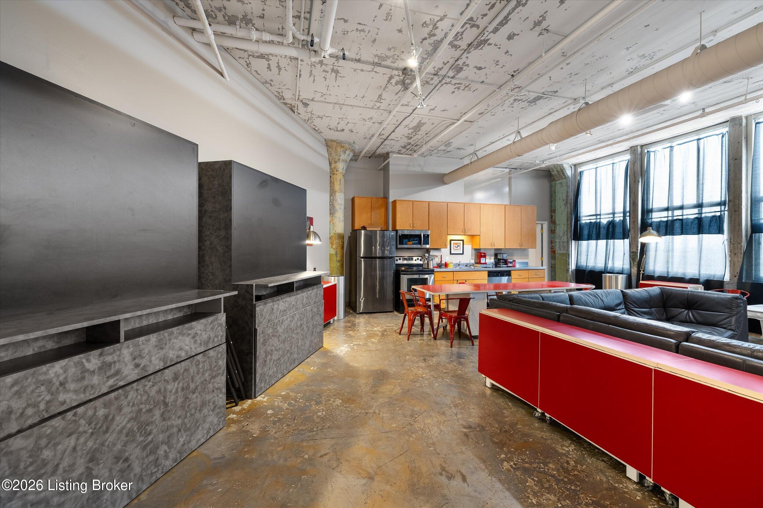 815 W Market St 706 Property Photo 8